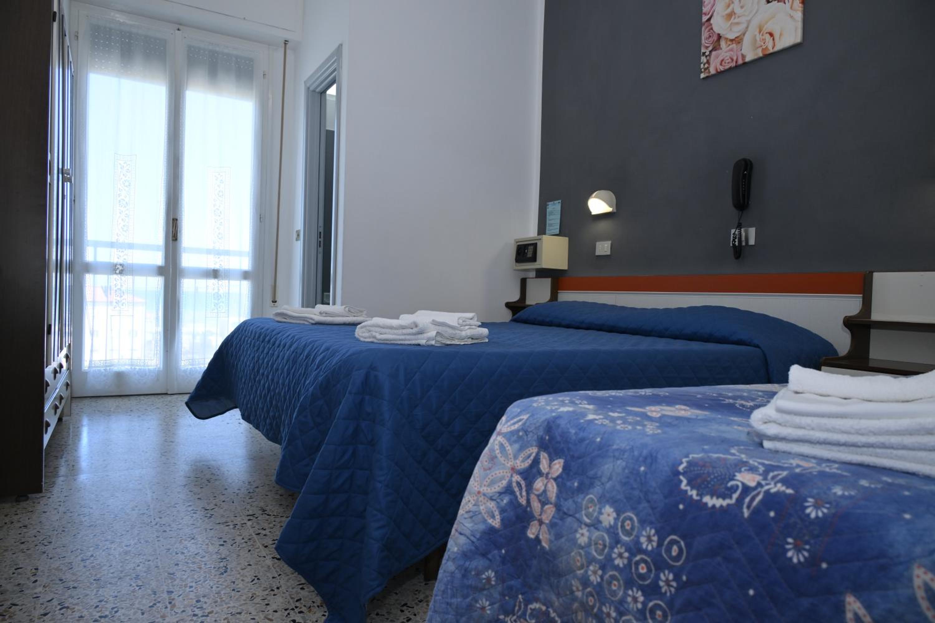 Standard Triple Room photo 3