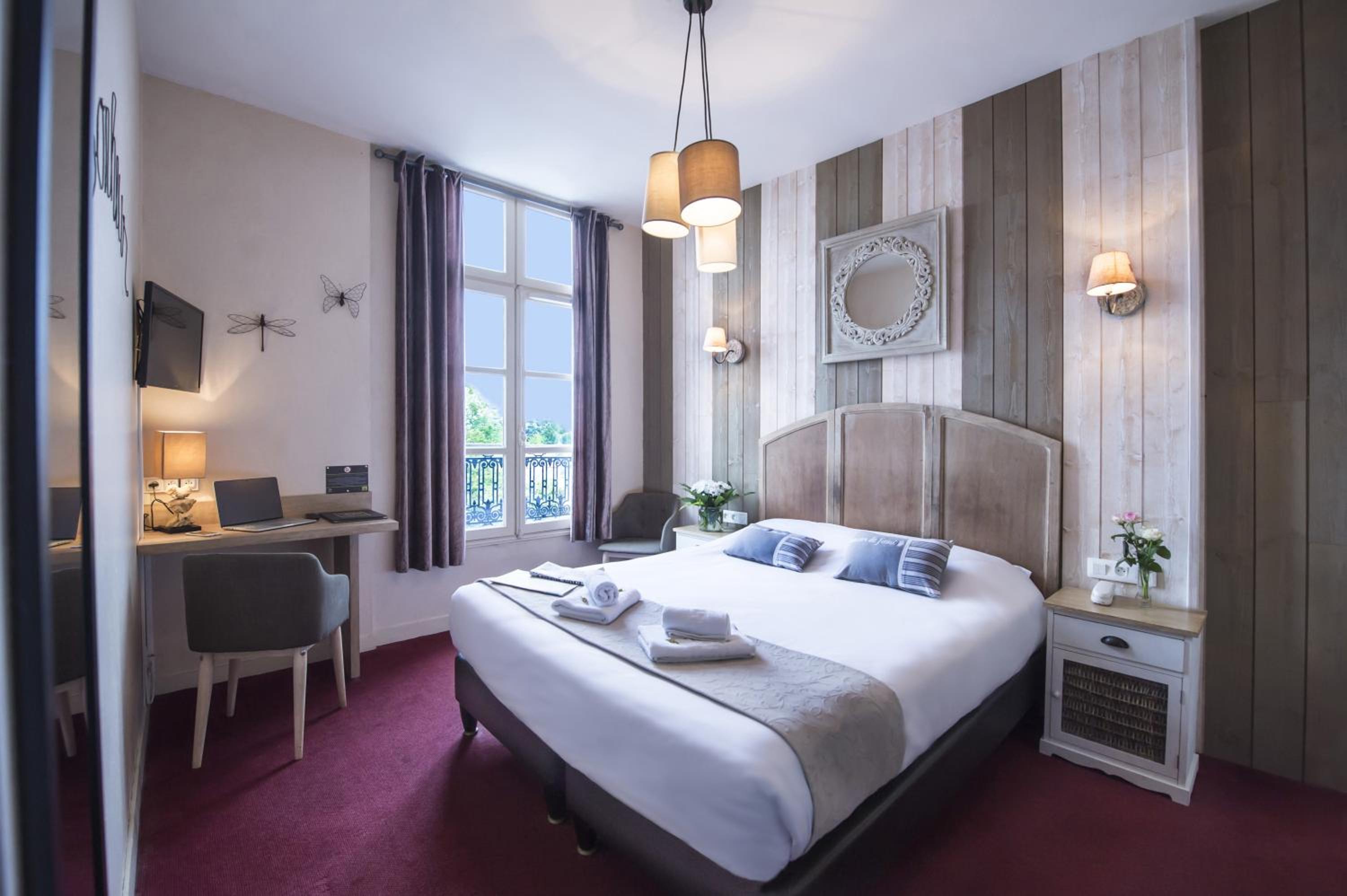 Double Room with Views of the Loire River