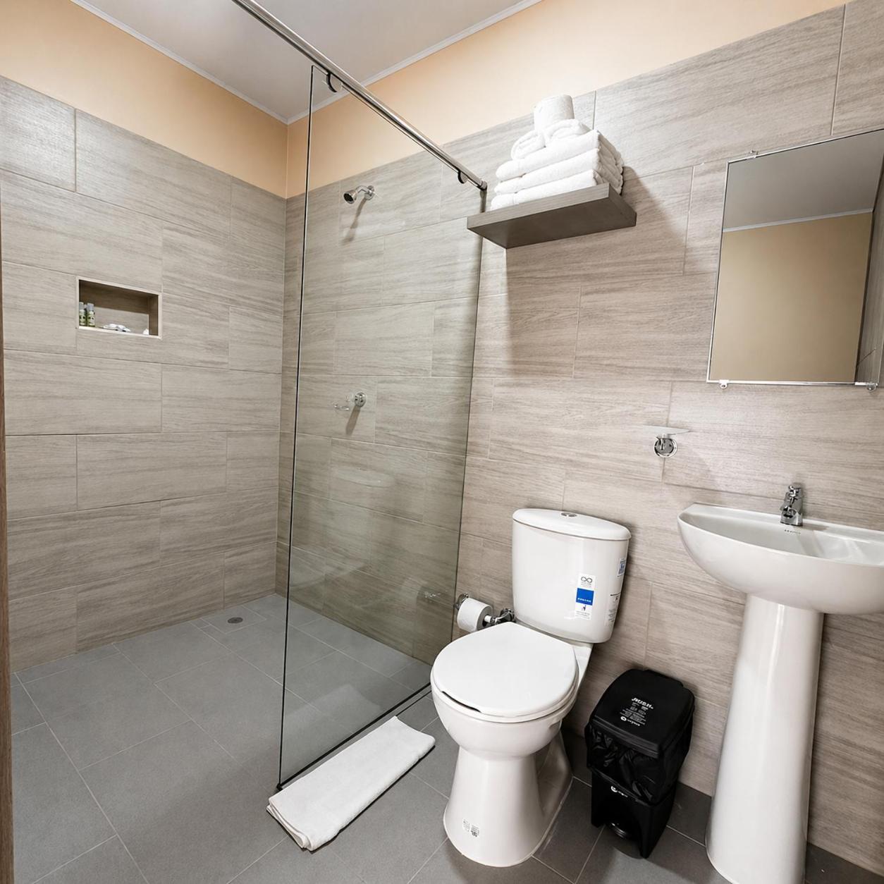Double Room - Disability Access photo 3