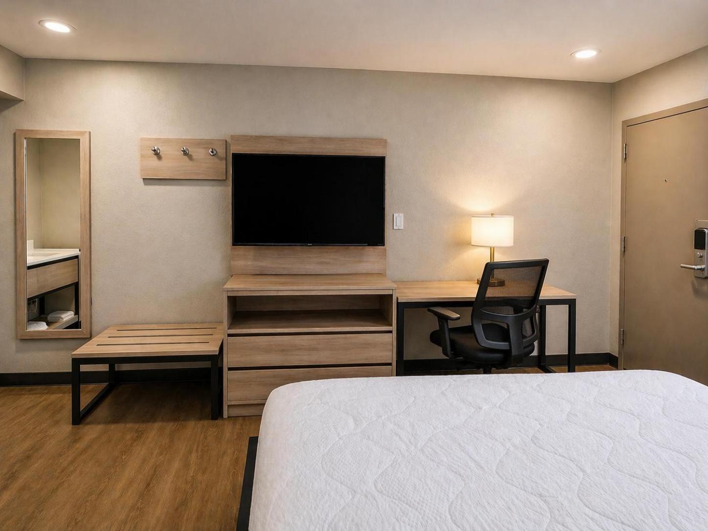 King Room - Non Smoking photo 2