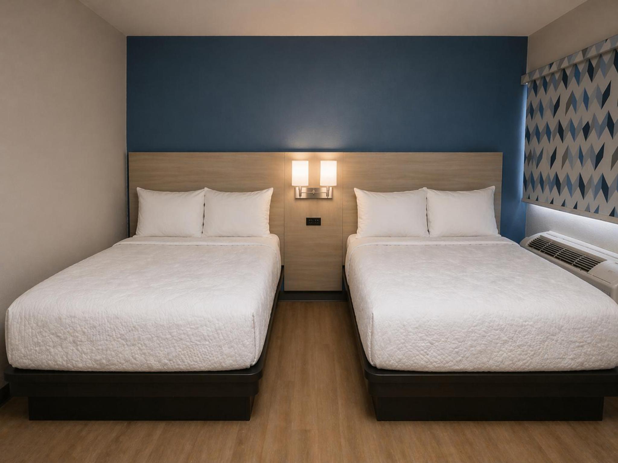 Quadruple Room - Non Smoking photo 1