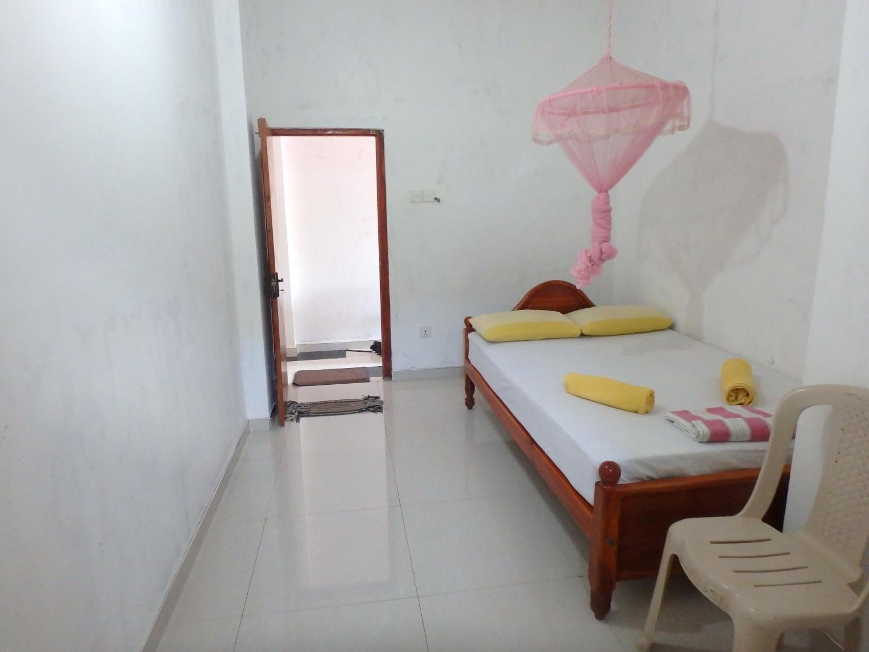 Budget Double Room photo 3