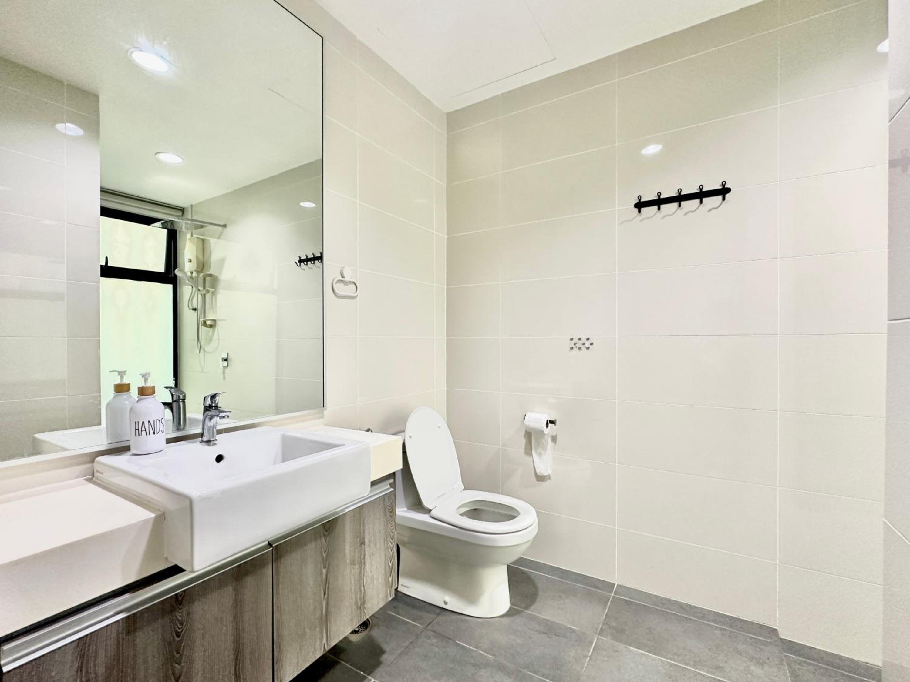Two-Bedroom Apartment with City View photo 3