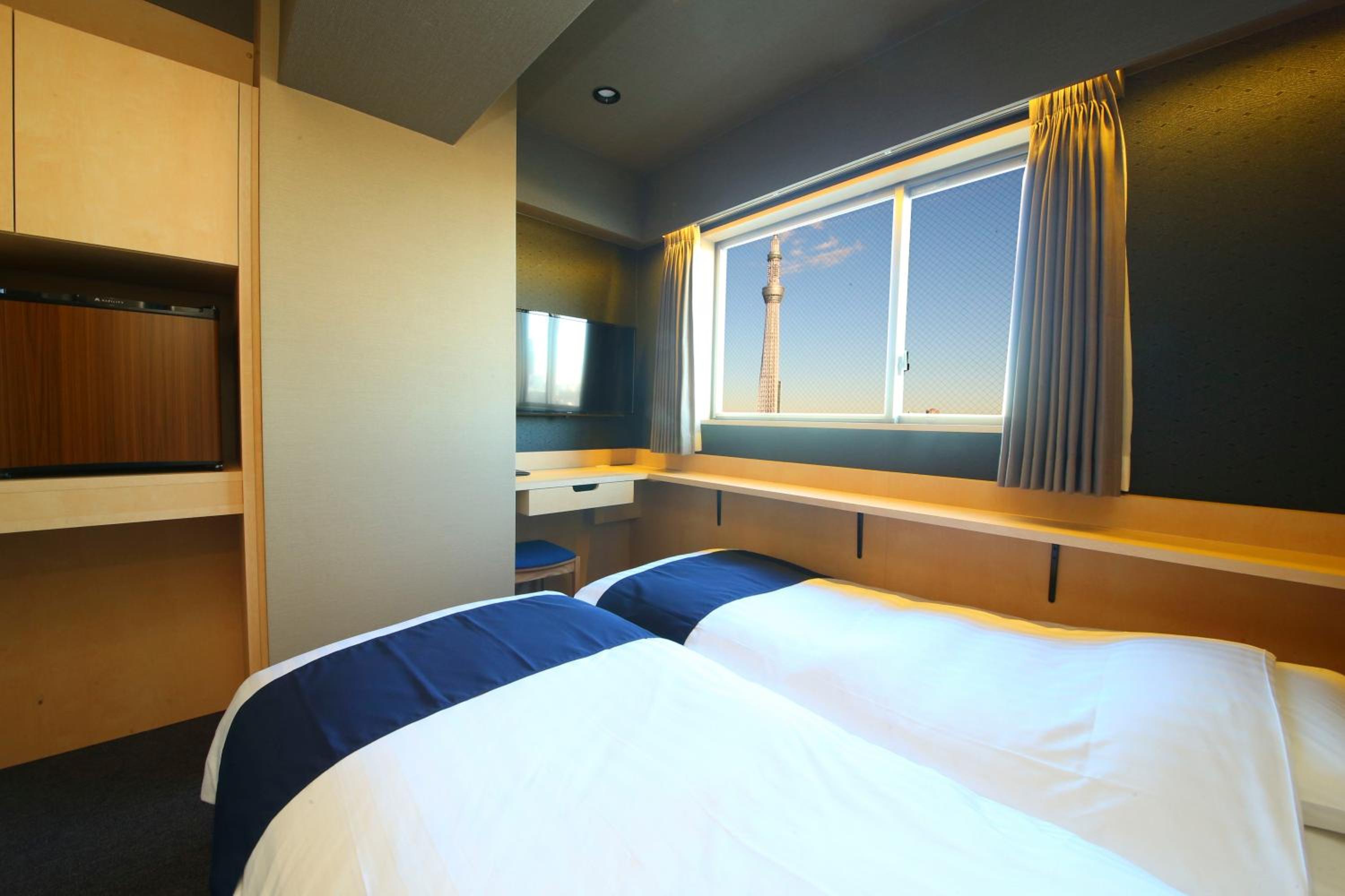 Twin Room with View - Non-Smoking photo 2