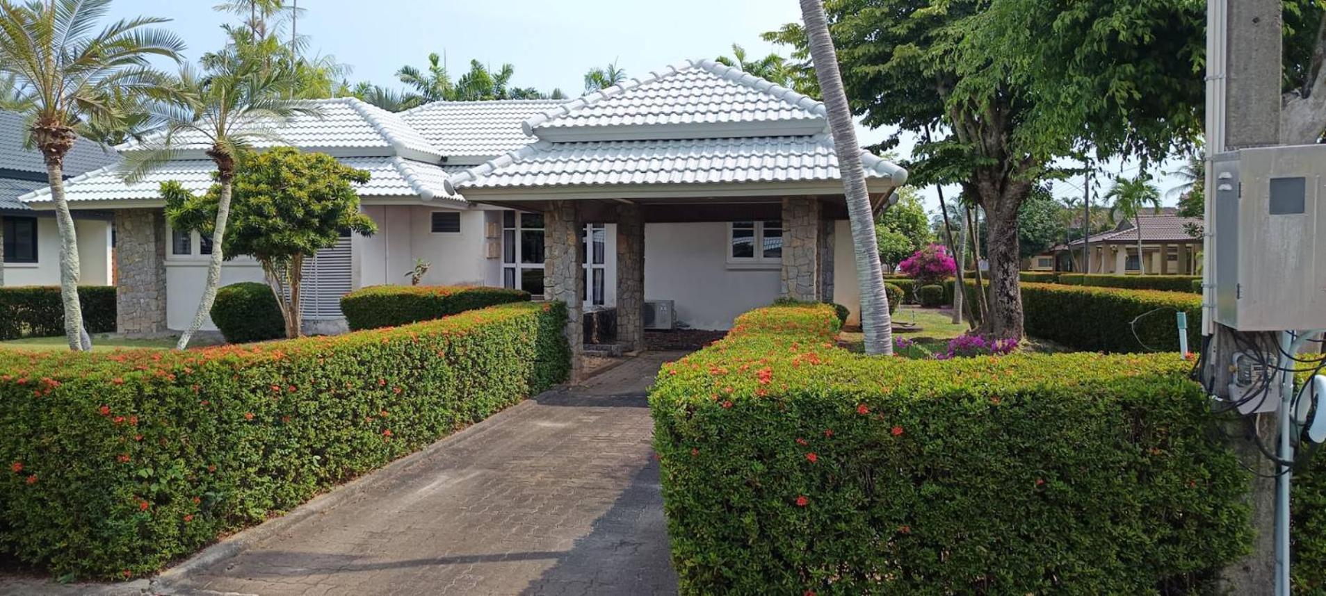 Three-Bedroom Vacation Home photo 2