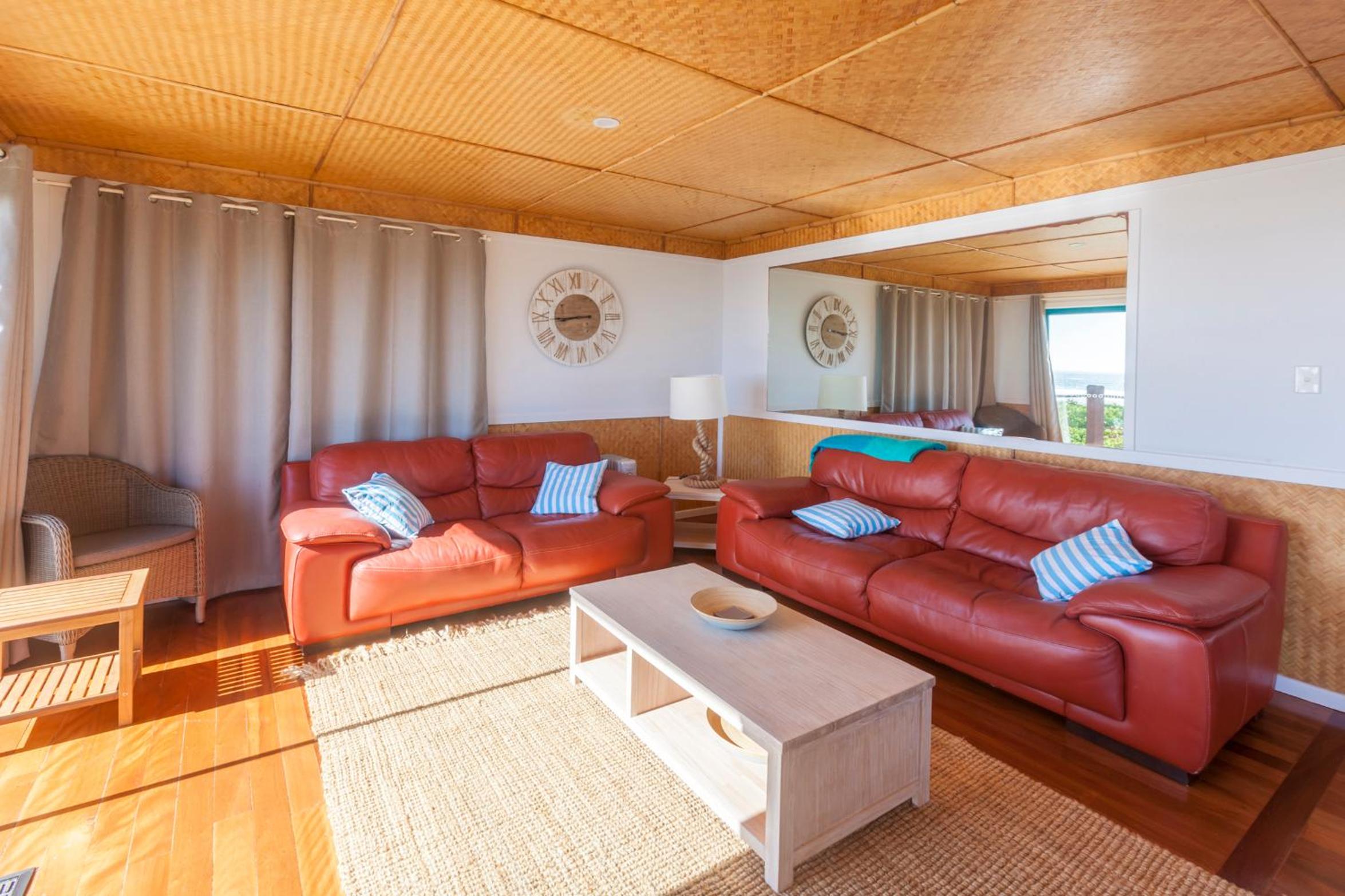 Three-Bedroom Apartment with Sea View photo 1