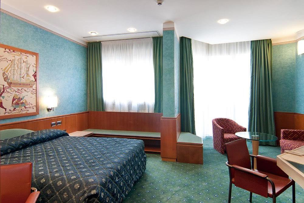 Deluxe Double Room (2 Adults + 1 Child)