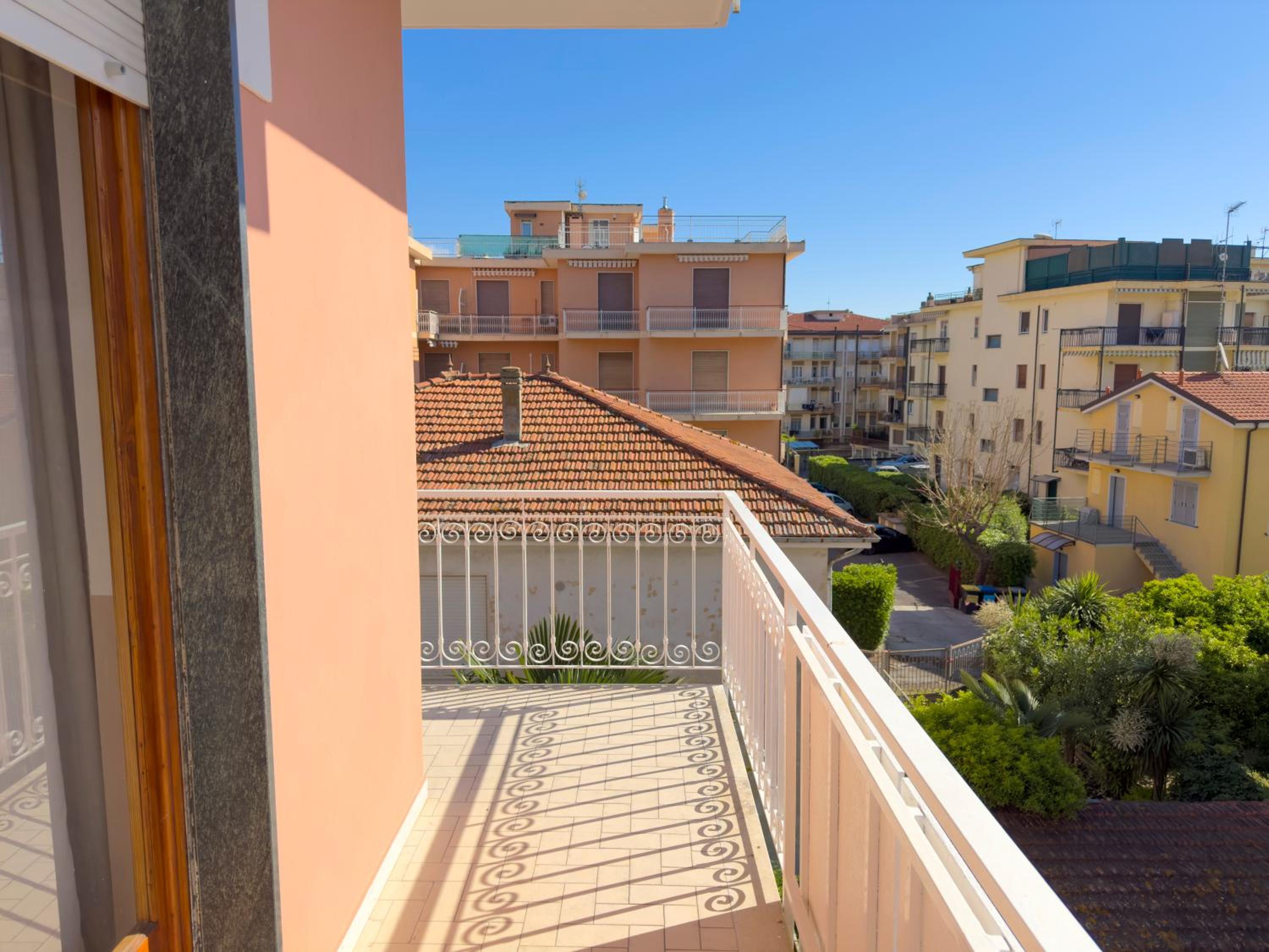 One-Bedroom Apartment with Balcony