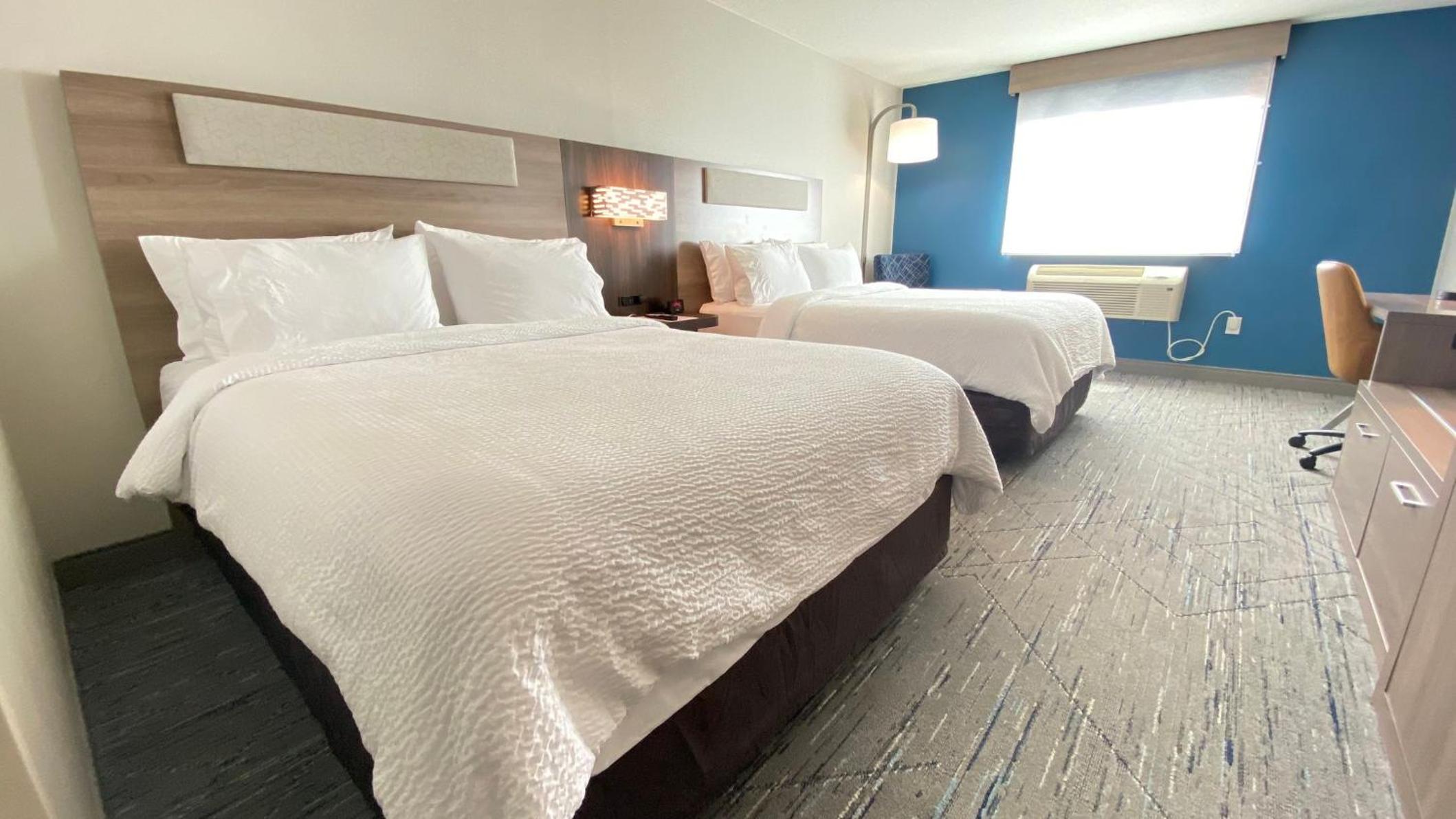 Standard Queen Room with Two Queen Beds - Photo 1
