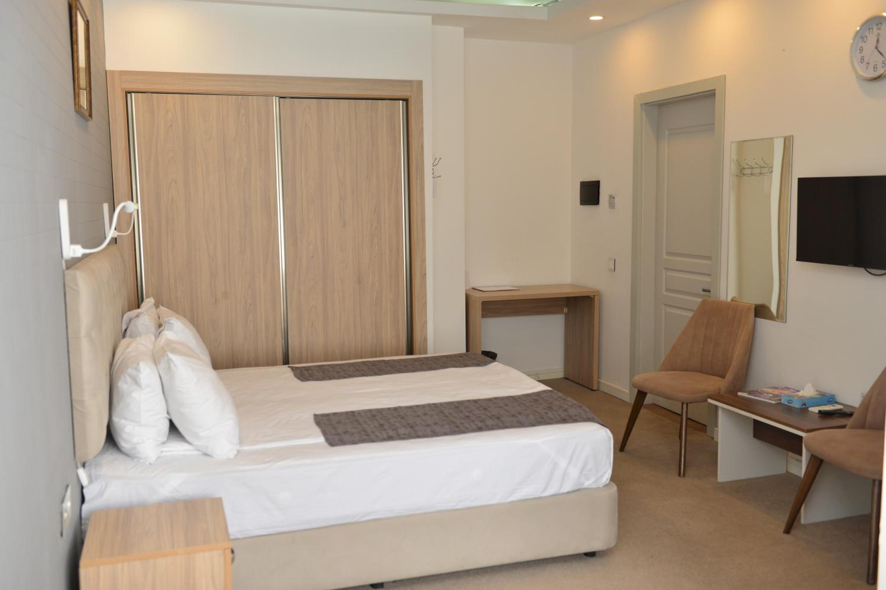 Standard Double or Twin Room photo 2