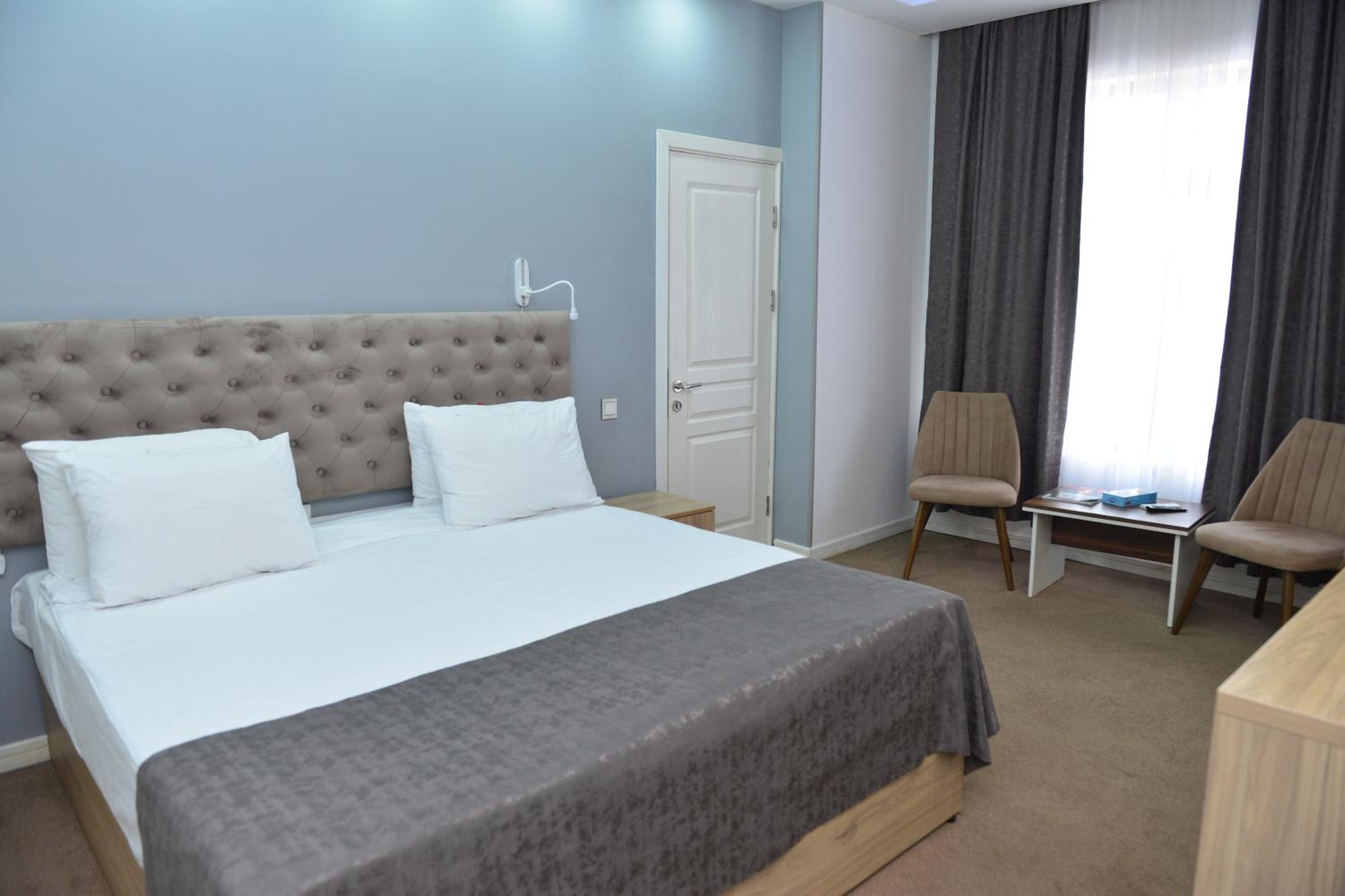Double or Twin Room with City View photo 1