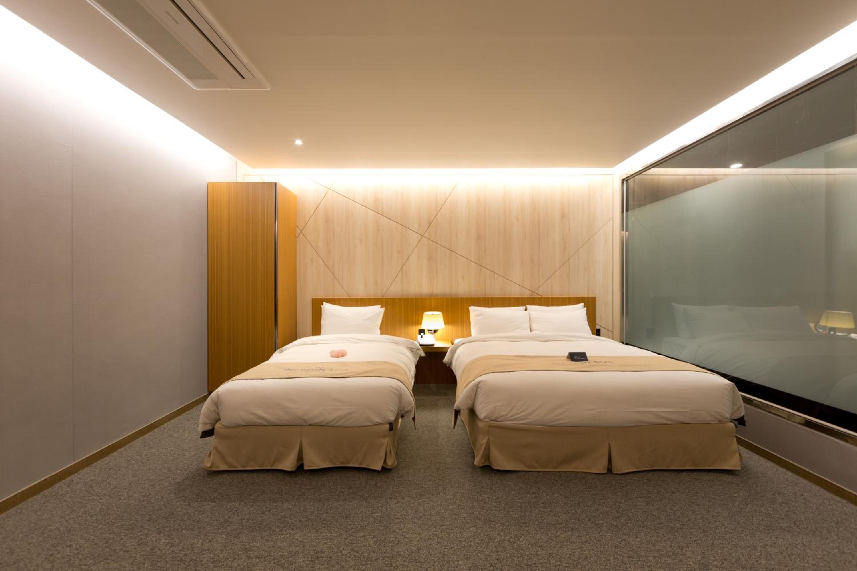 Deluxe Twin Room with Sea View photo 2