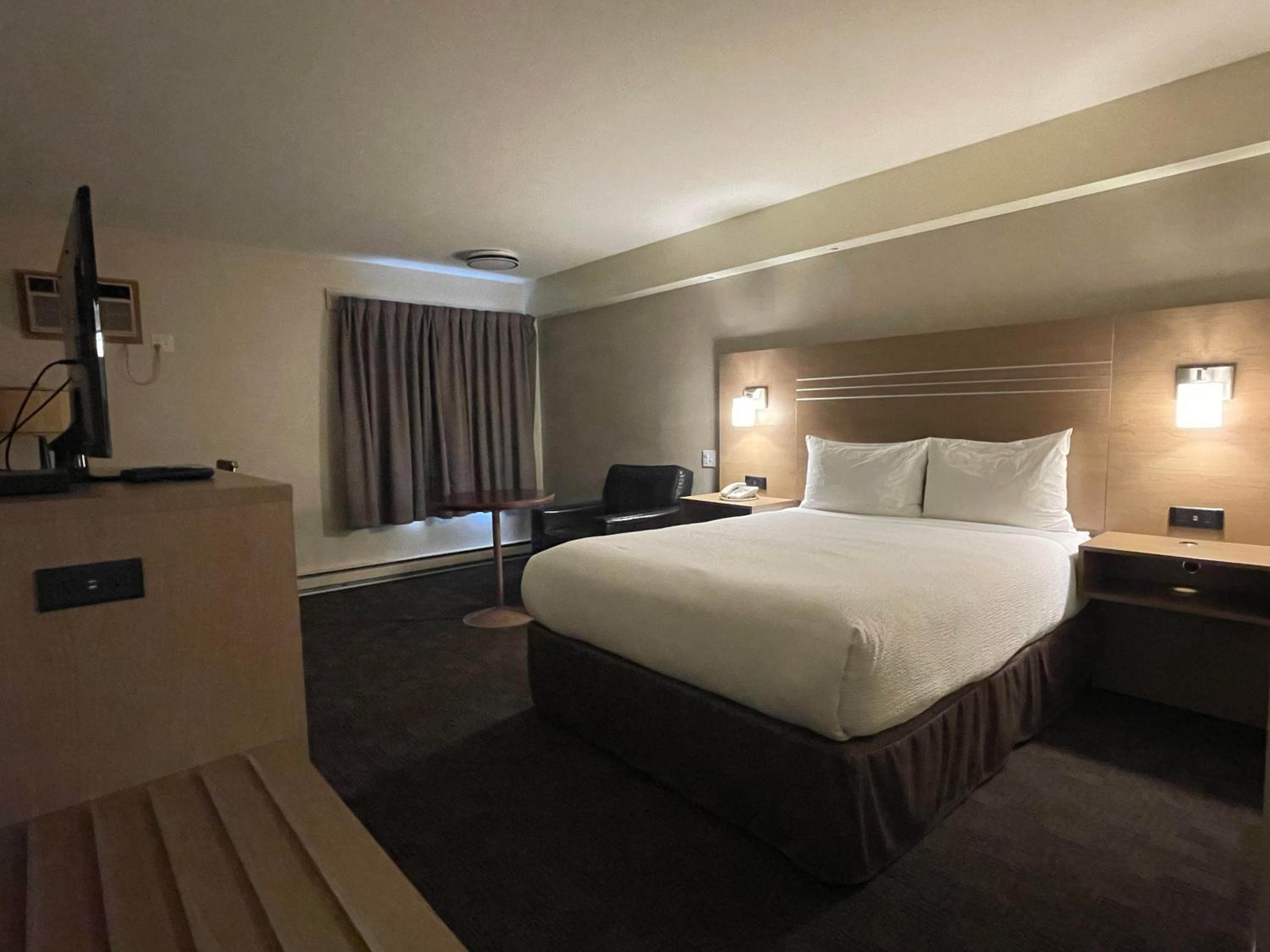 Queen Room photo 1