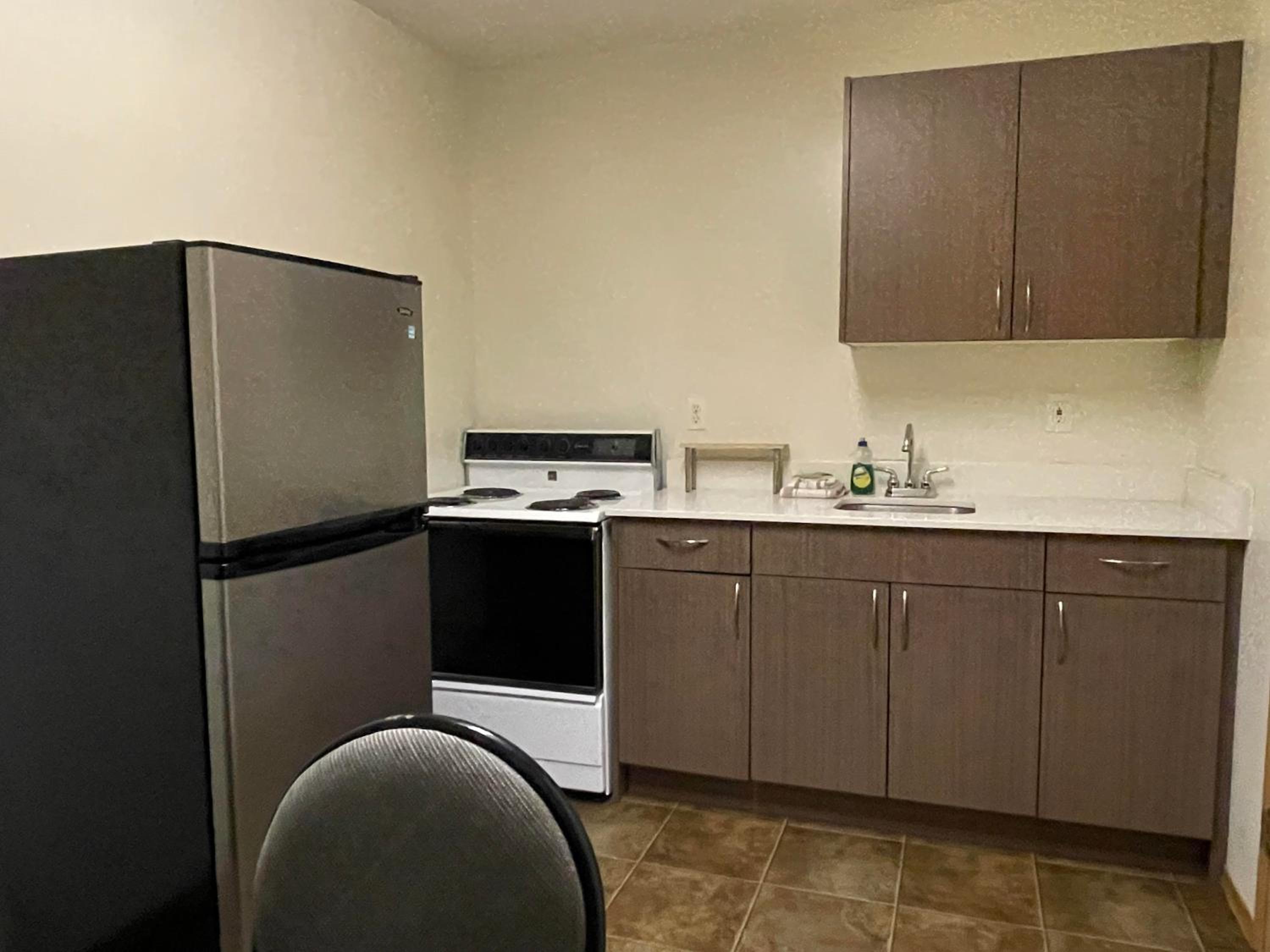 One Queen Bed with Separate Kitchen photo 1