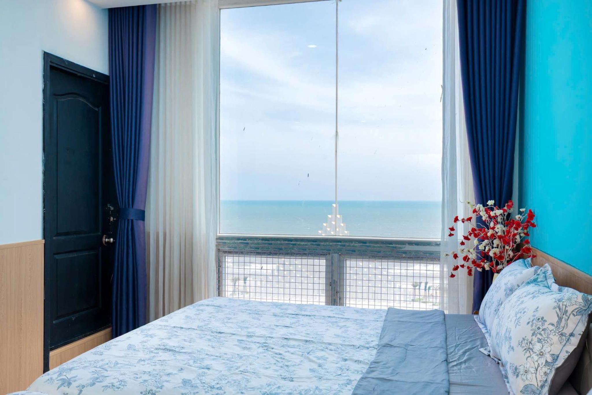 Three-Bedroom Apartment with Ocean View photo 3