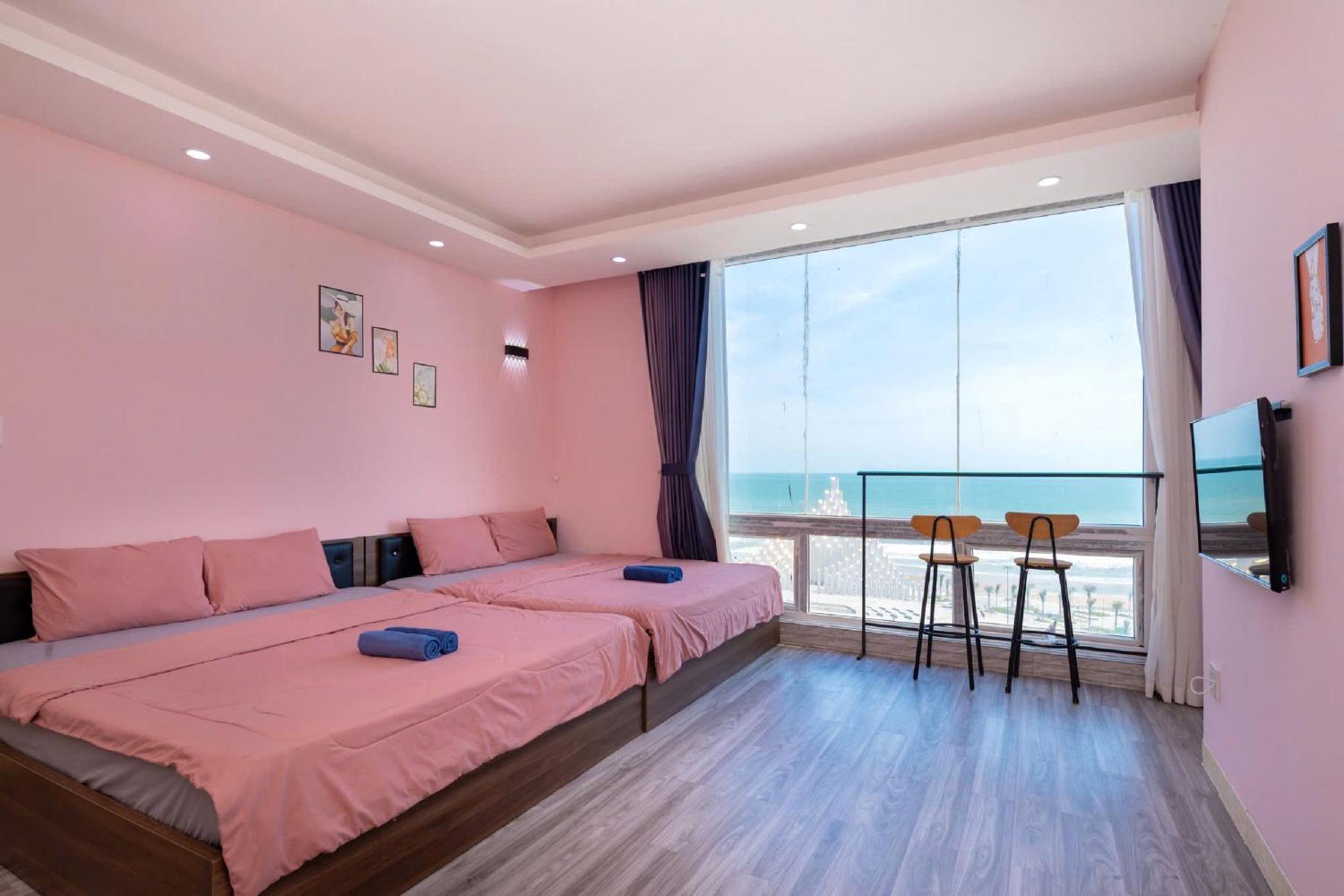 Three-Bedroom Apartment with Sea View photo 1