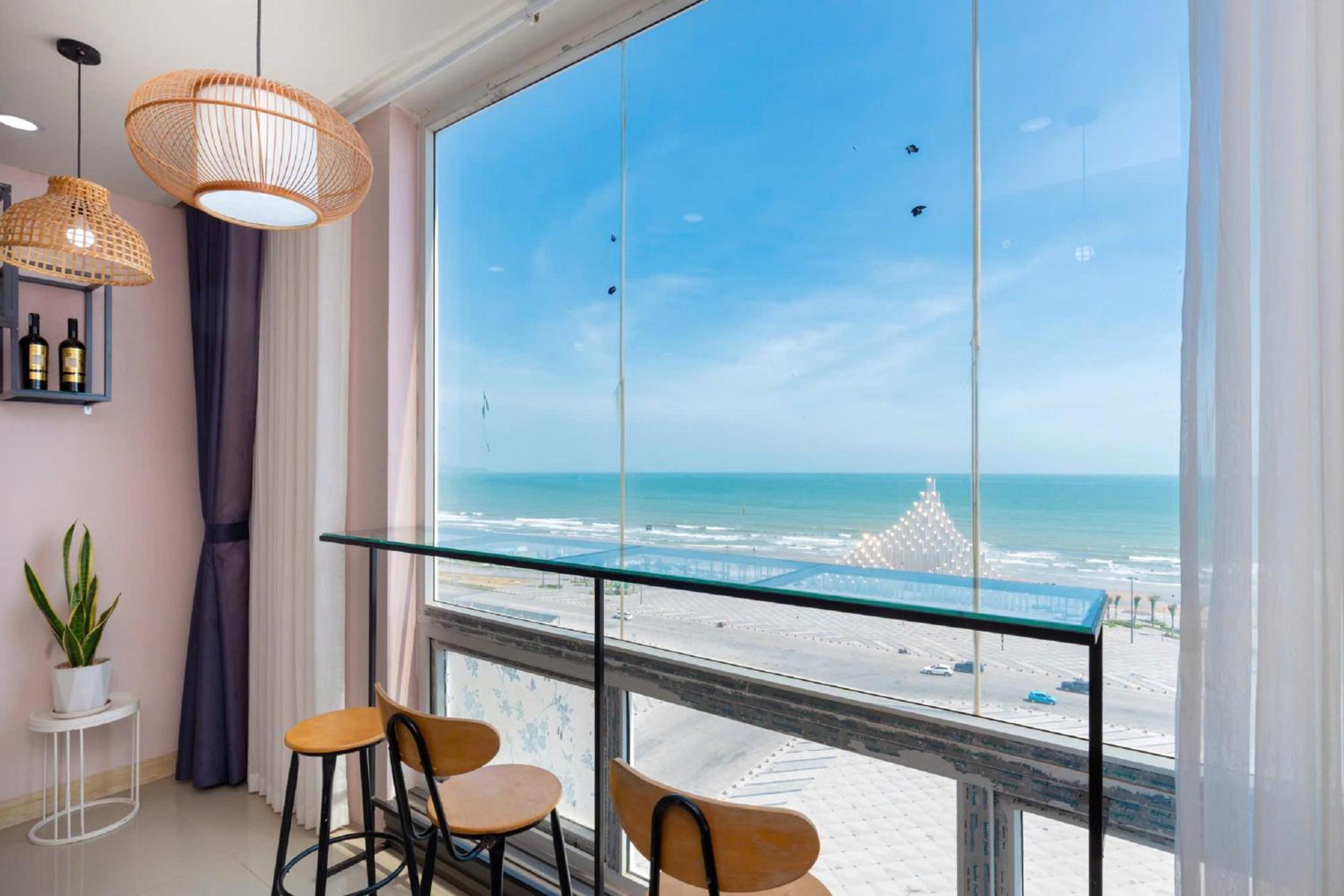 Three-Bedroom Apartment with Sea View photo 2