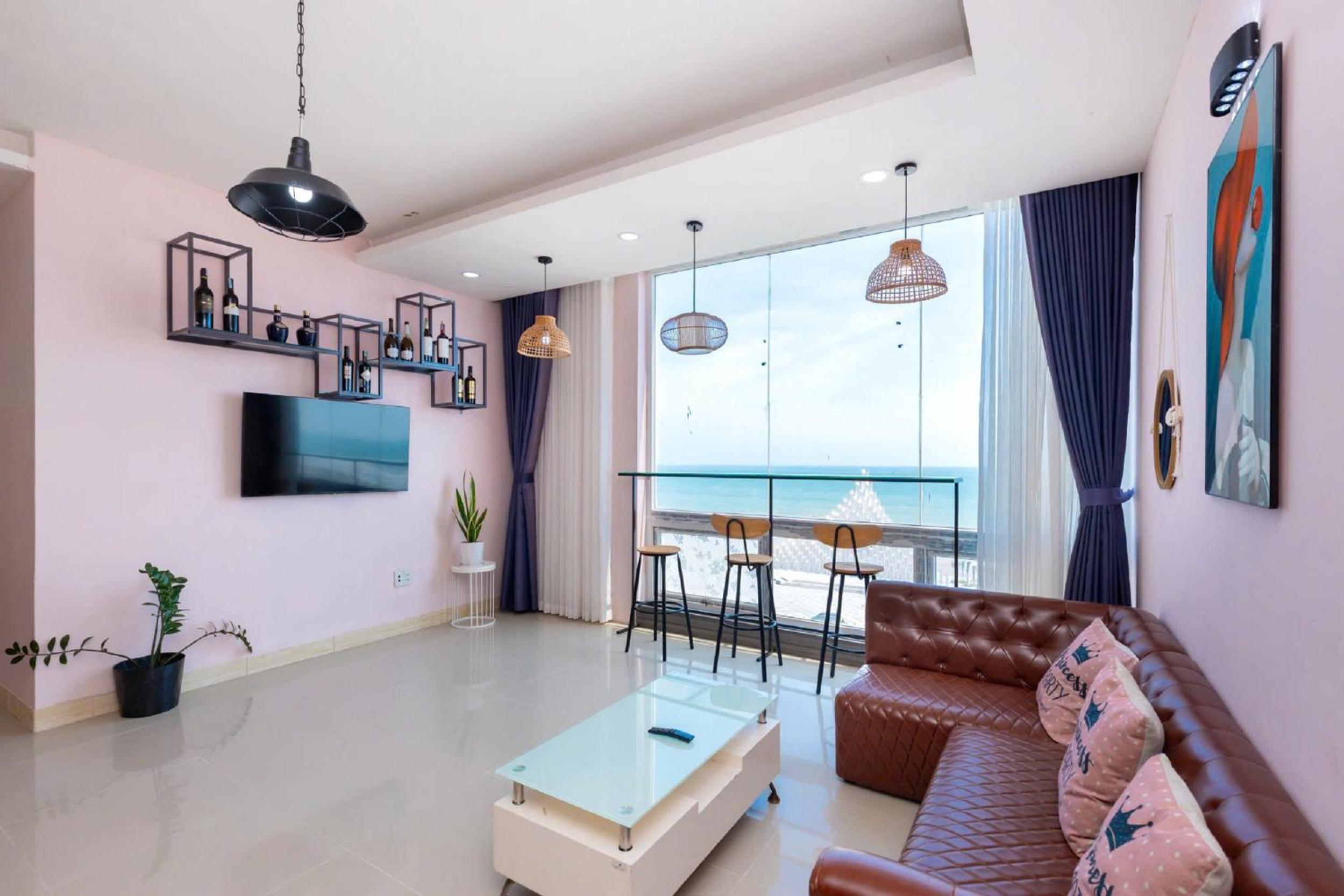 Three-Bedroom Apartment with Sea View photo 3