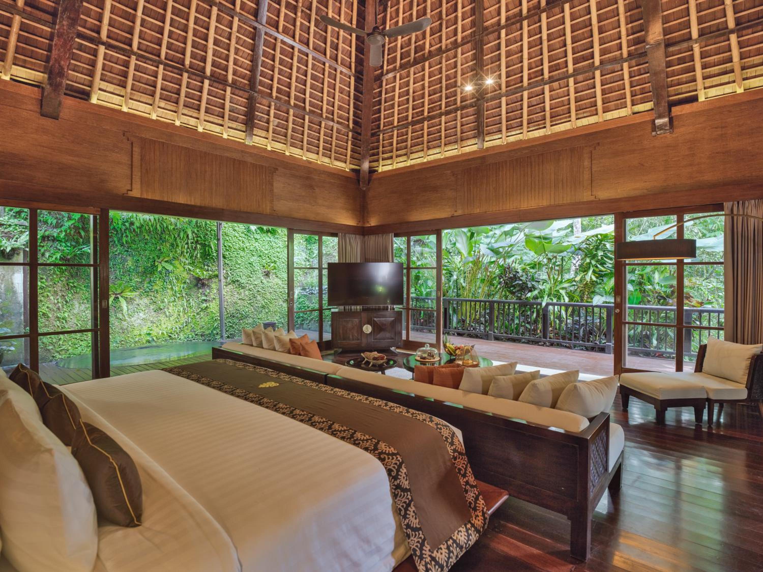 Villa - Photo 2