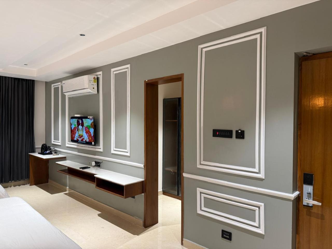 Family Room - Photo 4
