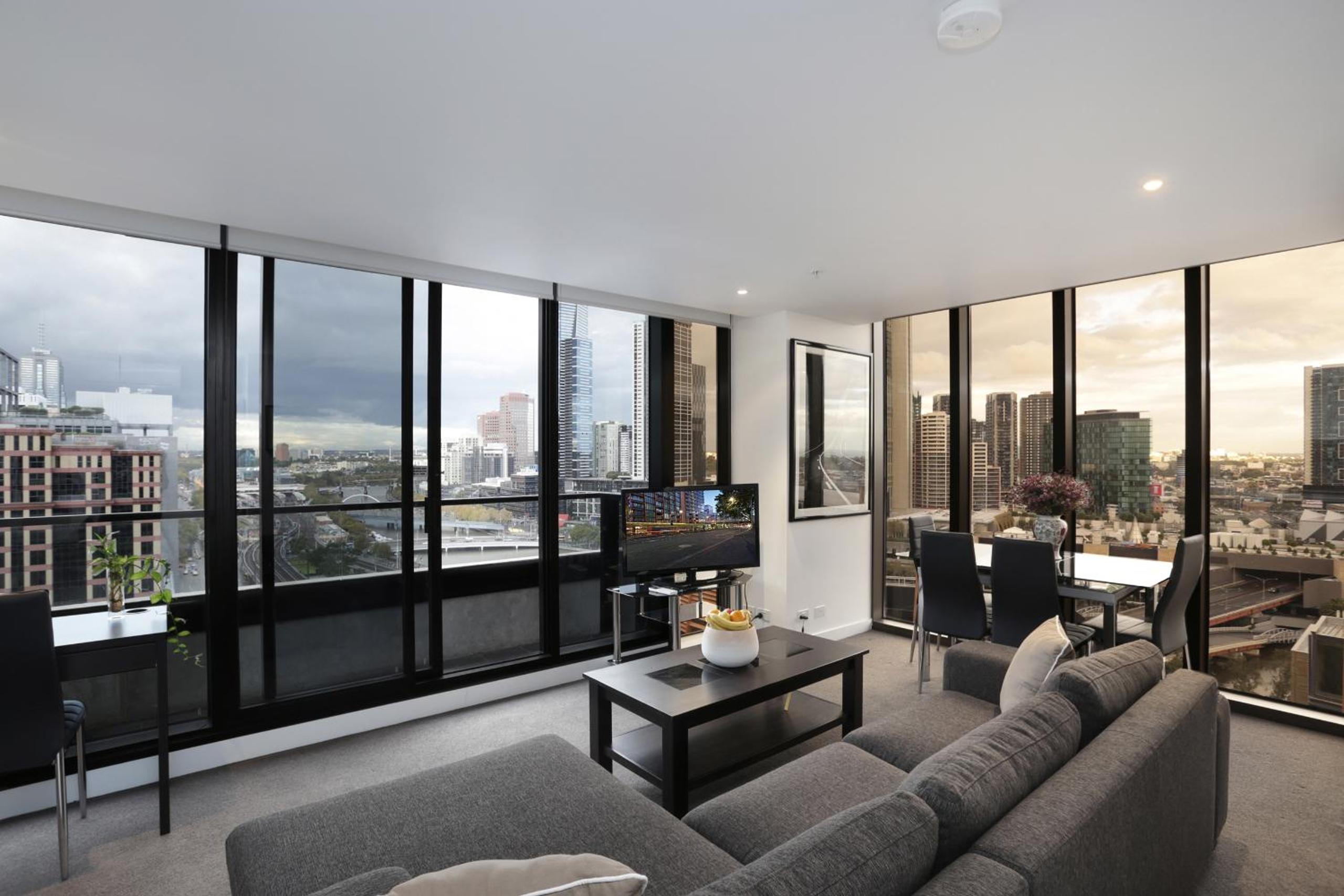 Two-Bedroom Two Bathroom Apartment with 4 Single Beds photo 3