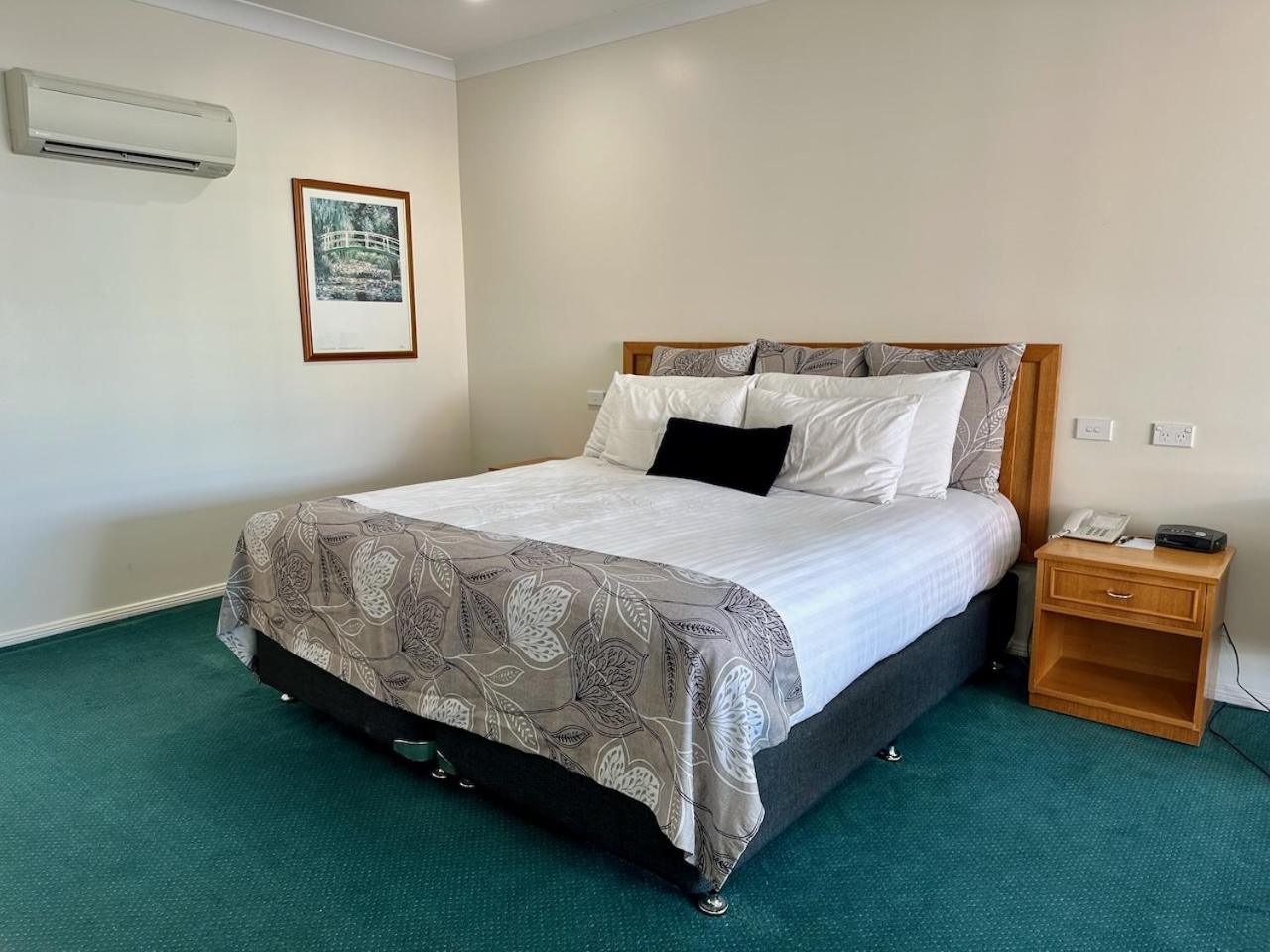 Queen Room - Disability Access