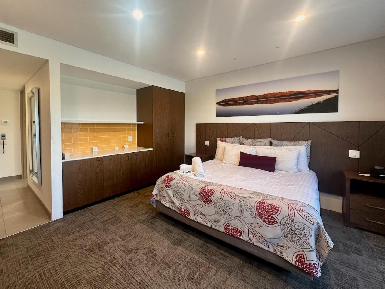 King Room with Roll-In Shower - Disability Access