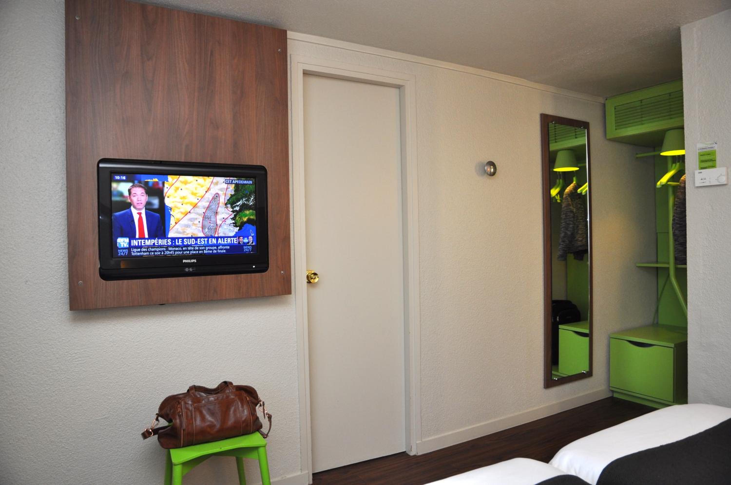 Family Room photo 3