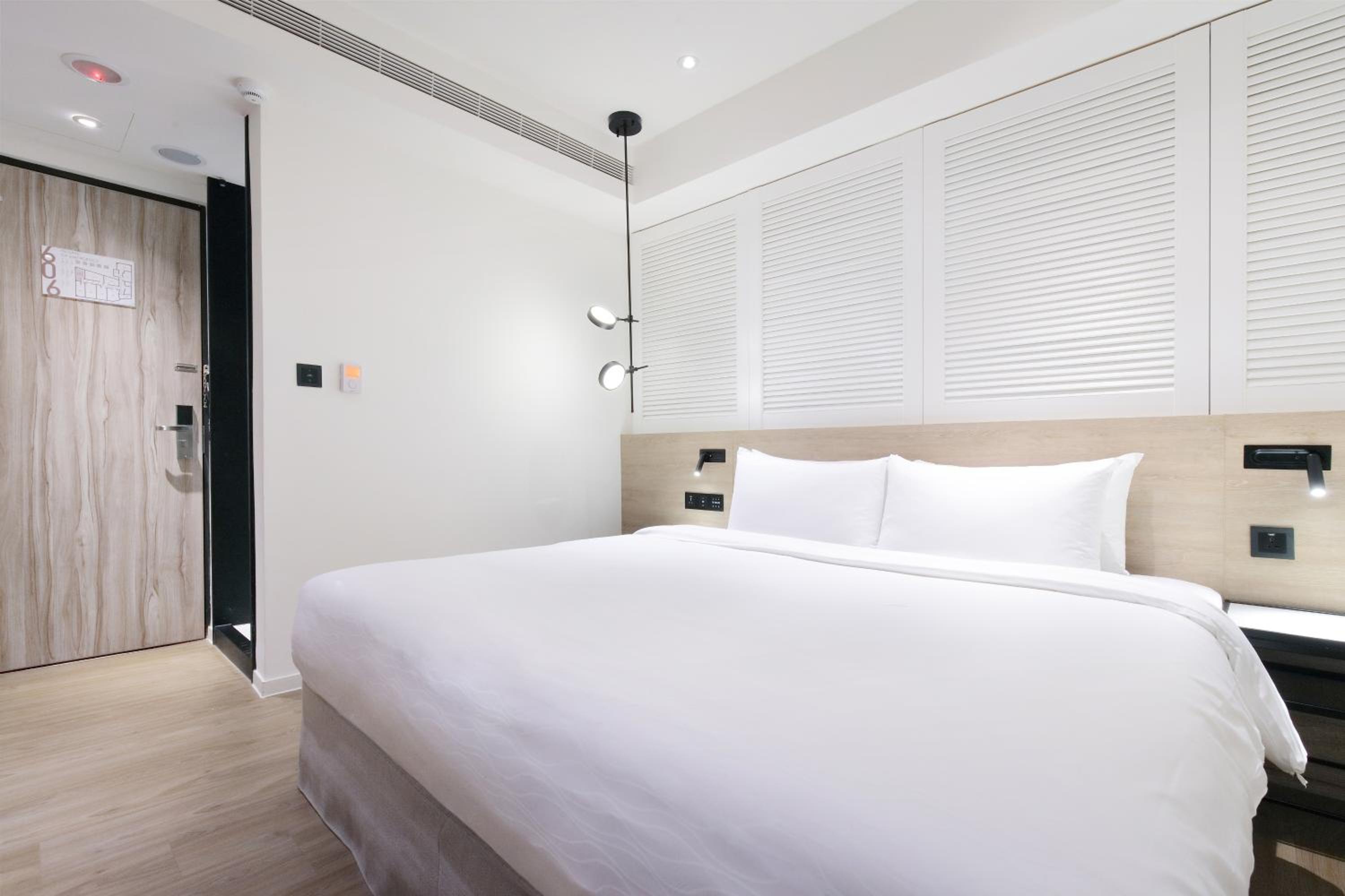 Deluxe Room - Photo 7