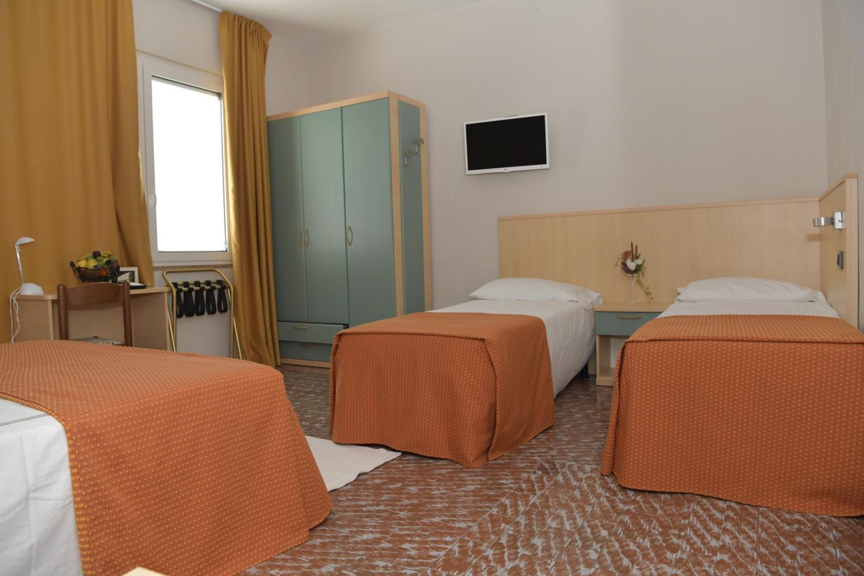 Quadruple Room - Photo 1