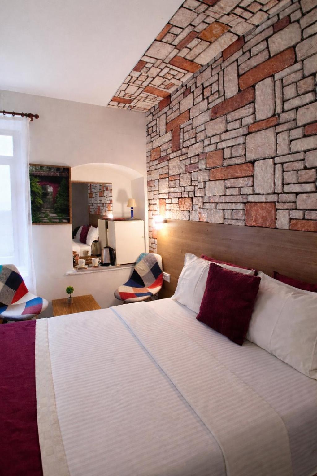Budget Double Room photo 3