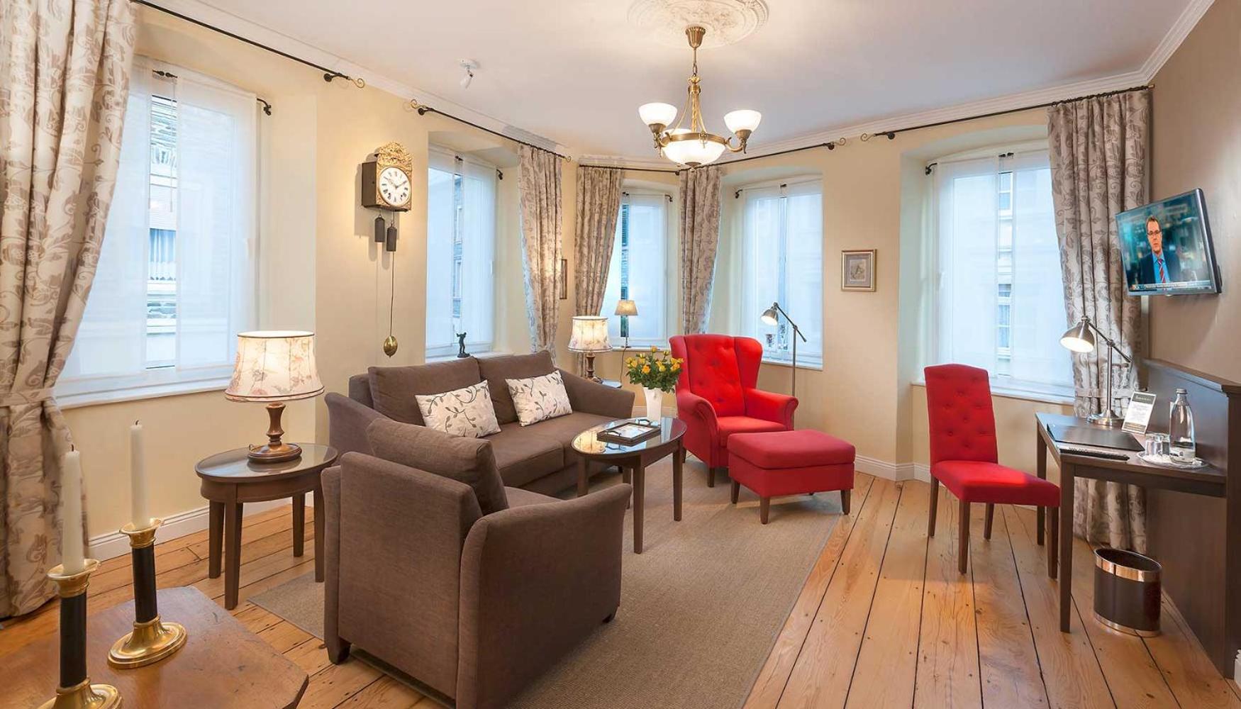 Suite with Kingsize-Bed in Dependance - Photo 7