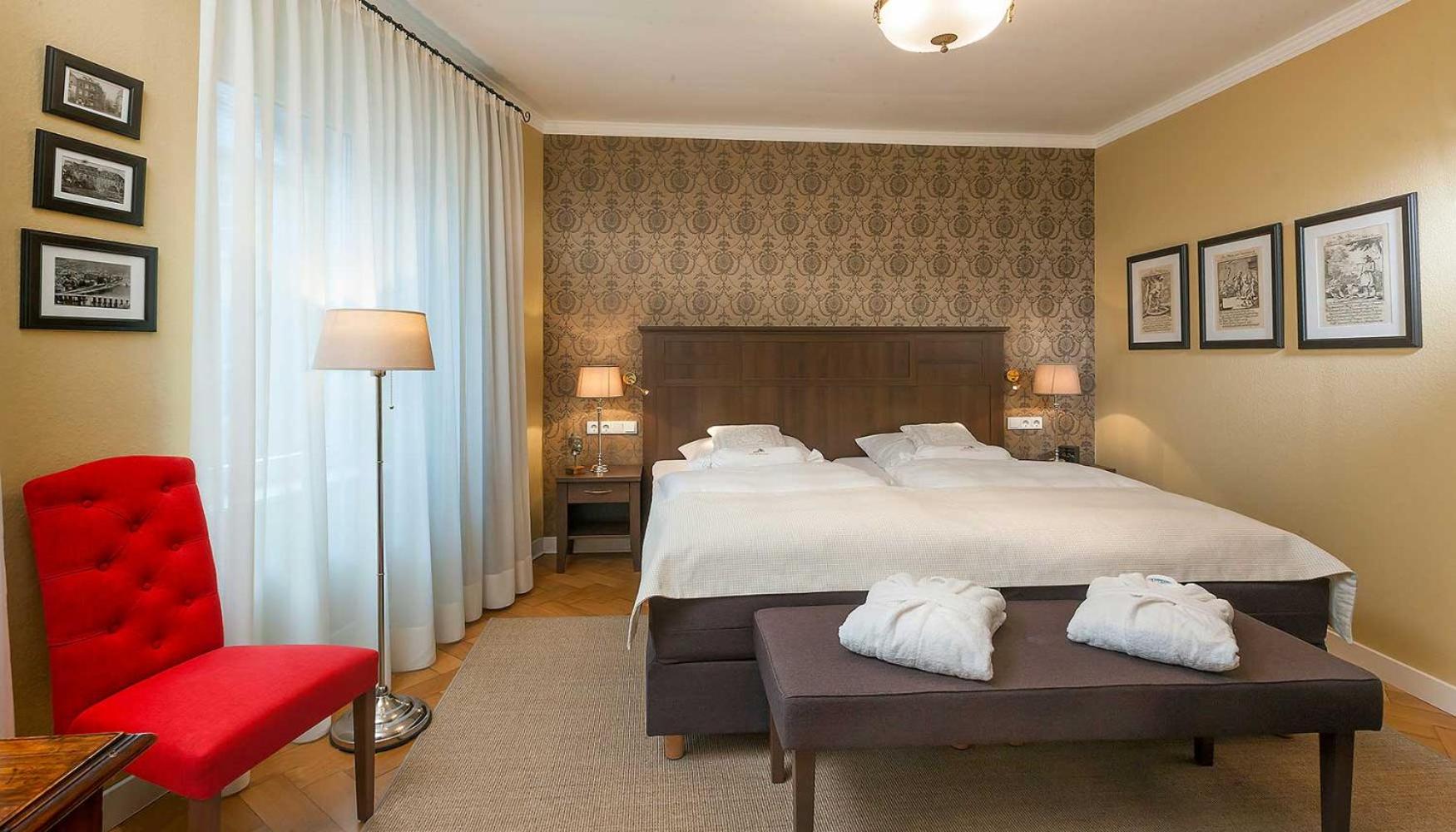 Suite with Kingsize-Bed in Dependance - Photo 5