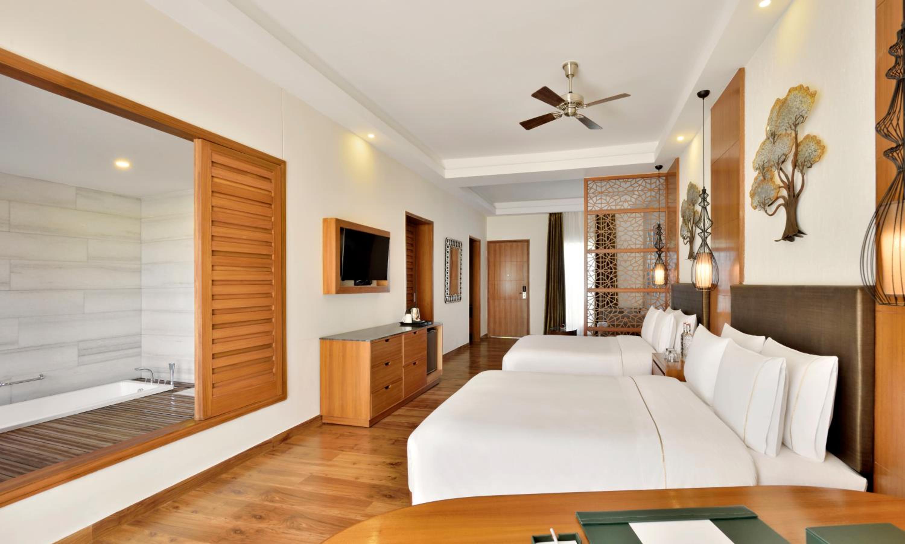 King Room - Watch 1 Complimentary movie at the in house theater, Early Check-in by 12:00Hrs and Late Check-out by 13:00Hrs (Subject to Availability) photo 2