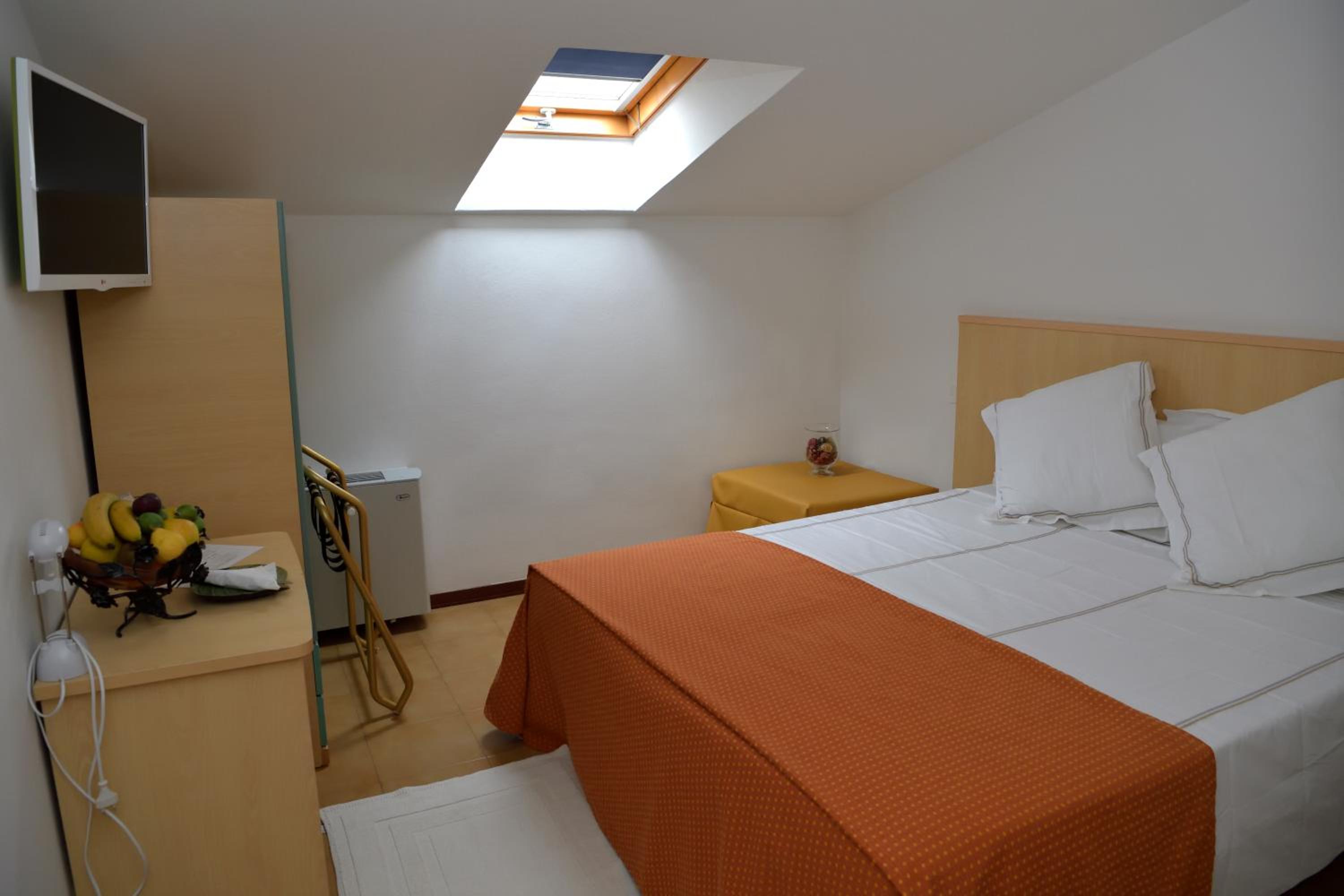 Economy Double or Twin Room - Attic - Photo 2