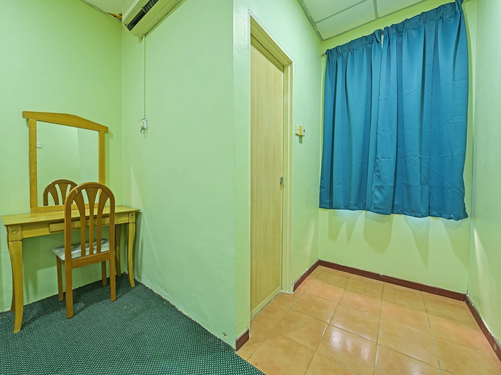 Twin Room, Shared Bathroom