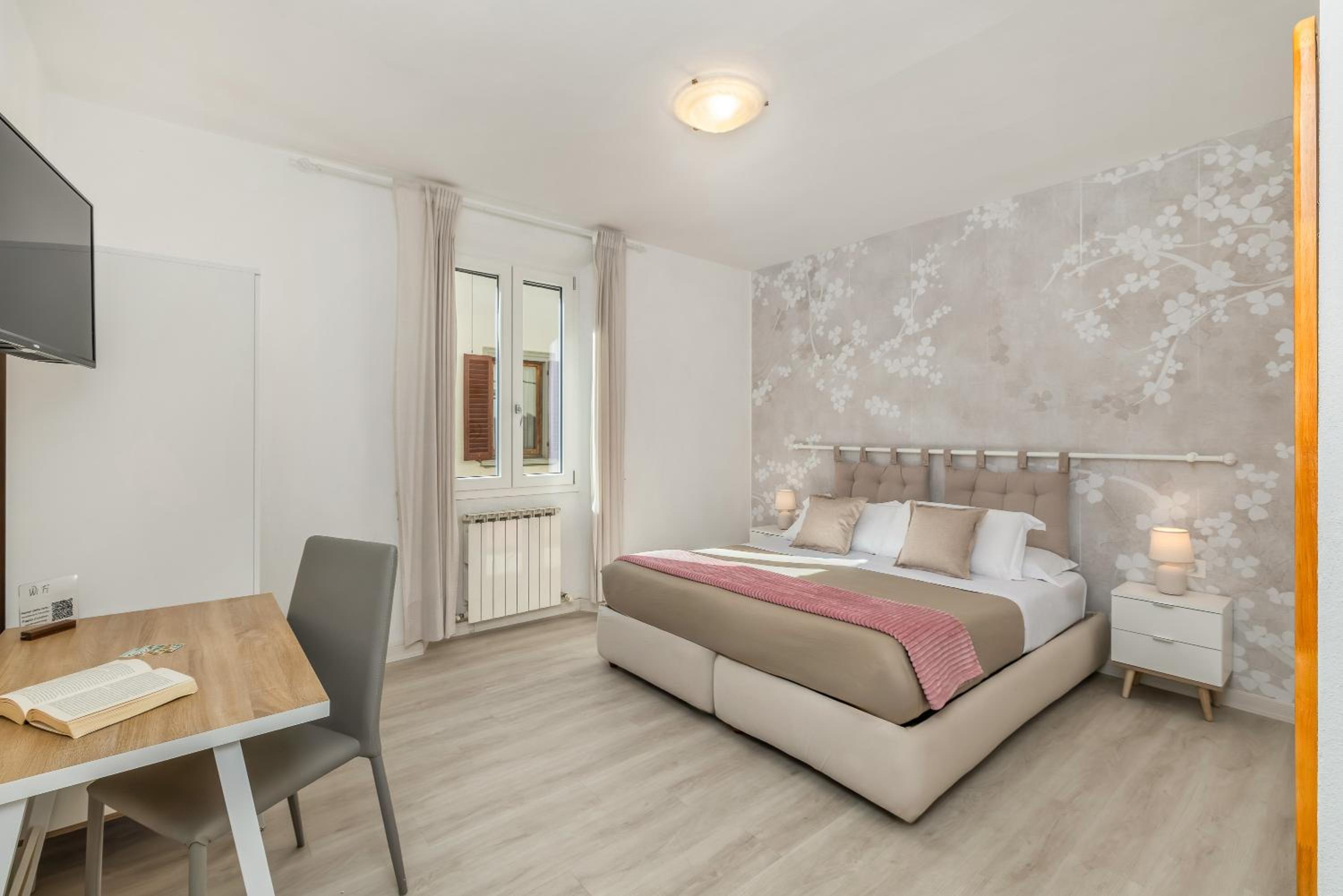Deluxe Double or Twin Room photo 3