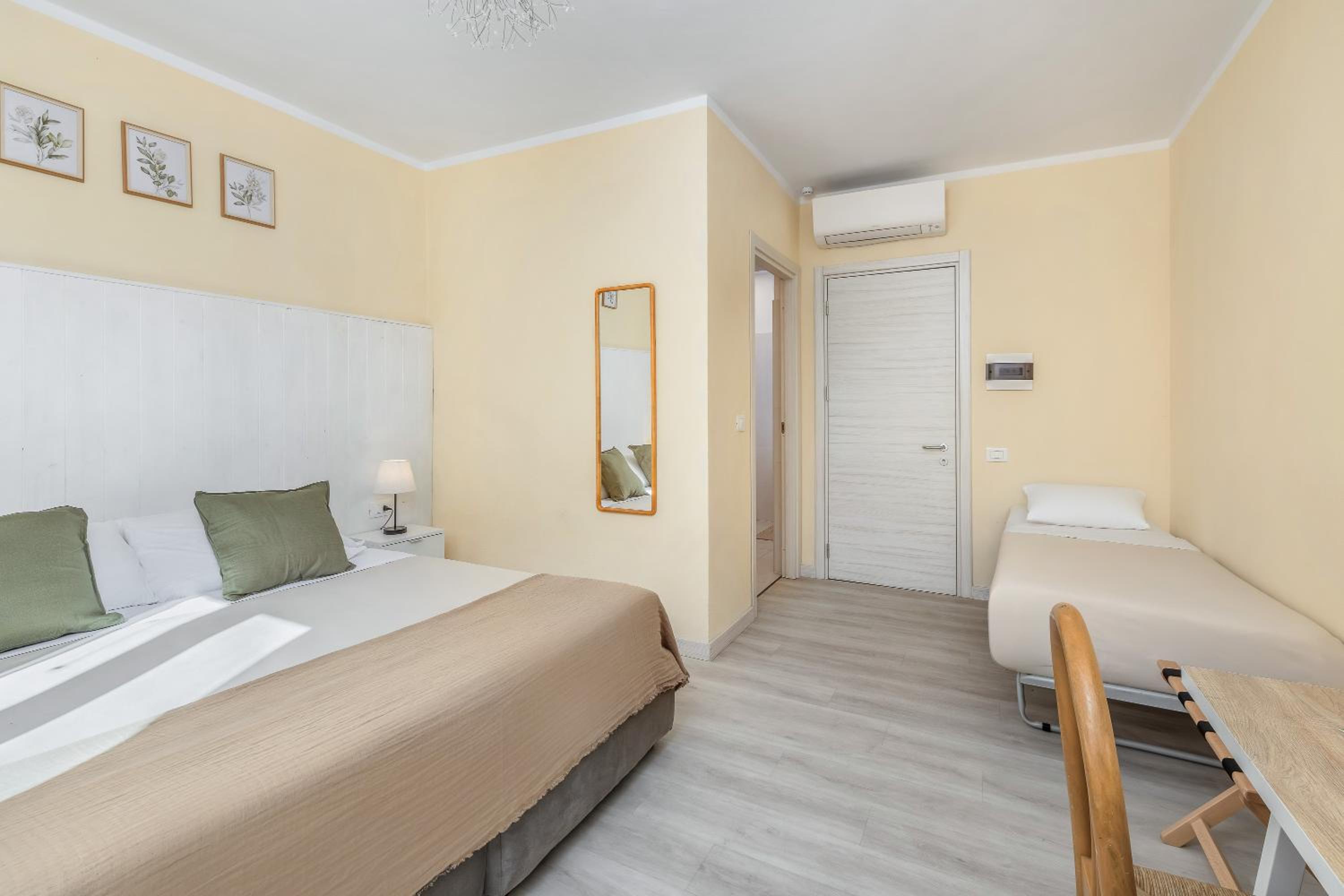 Deluxe Triple Room photo 2