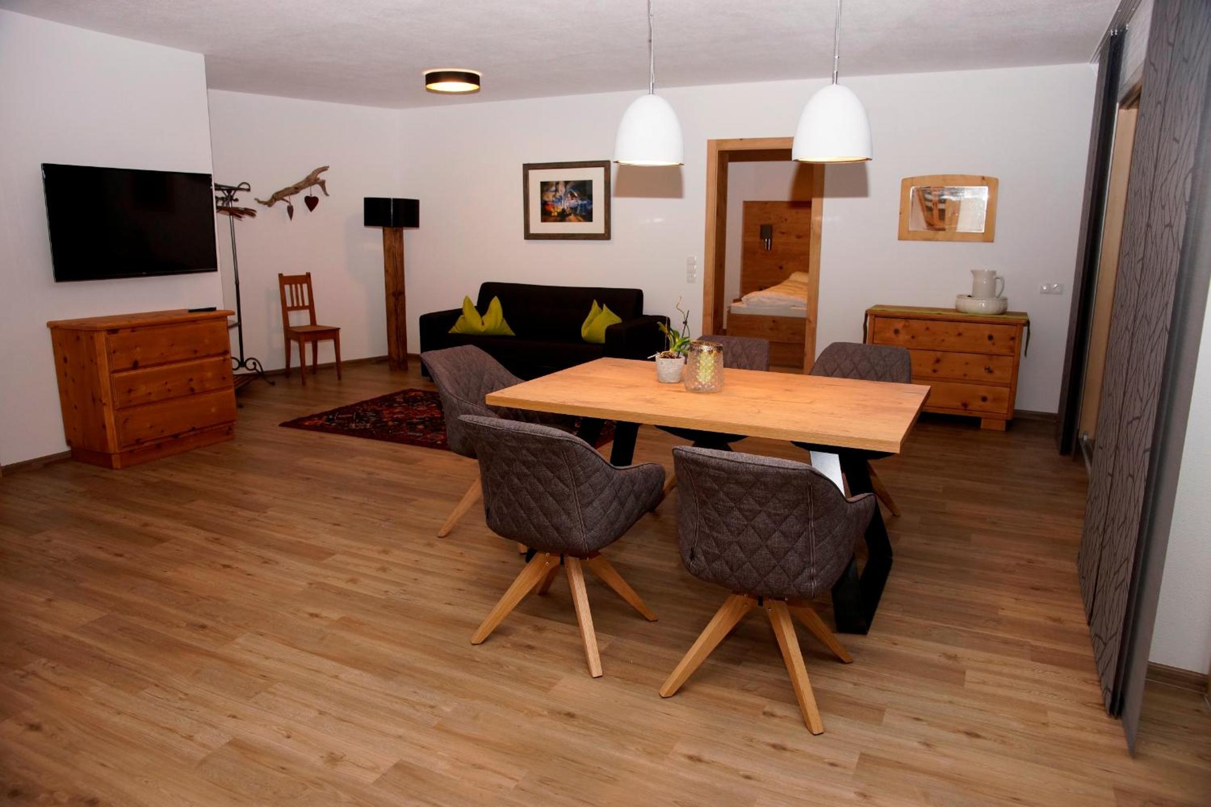 One-Bedroom Apartment with Terrace photo 1