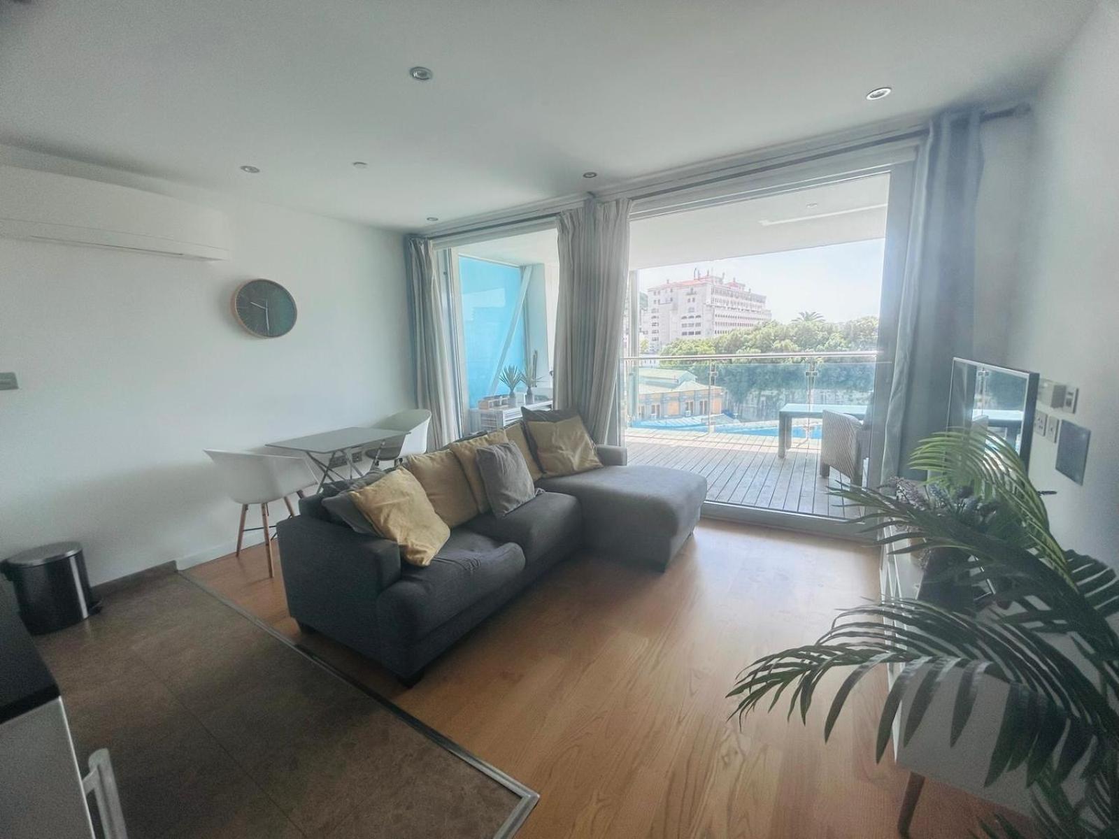 One-Bedroom Apartment with Balcony and City View photo 1