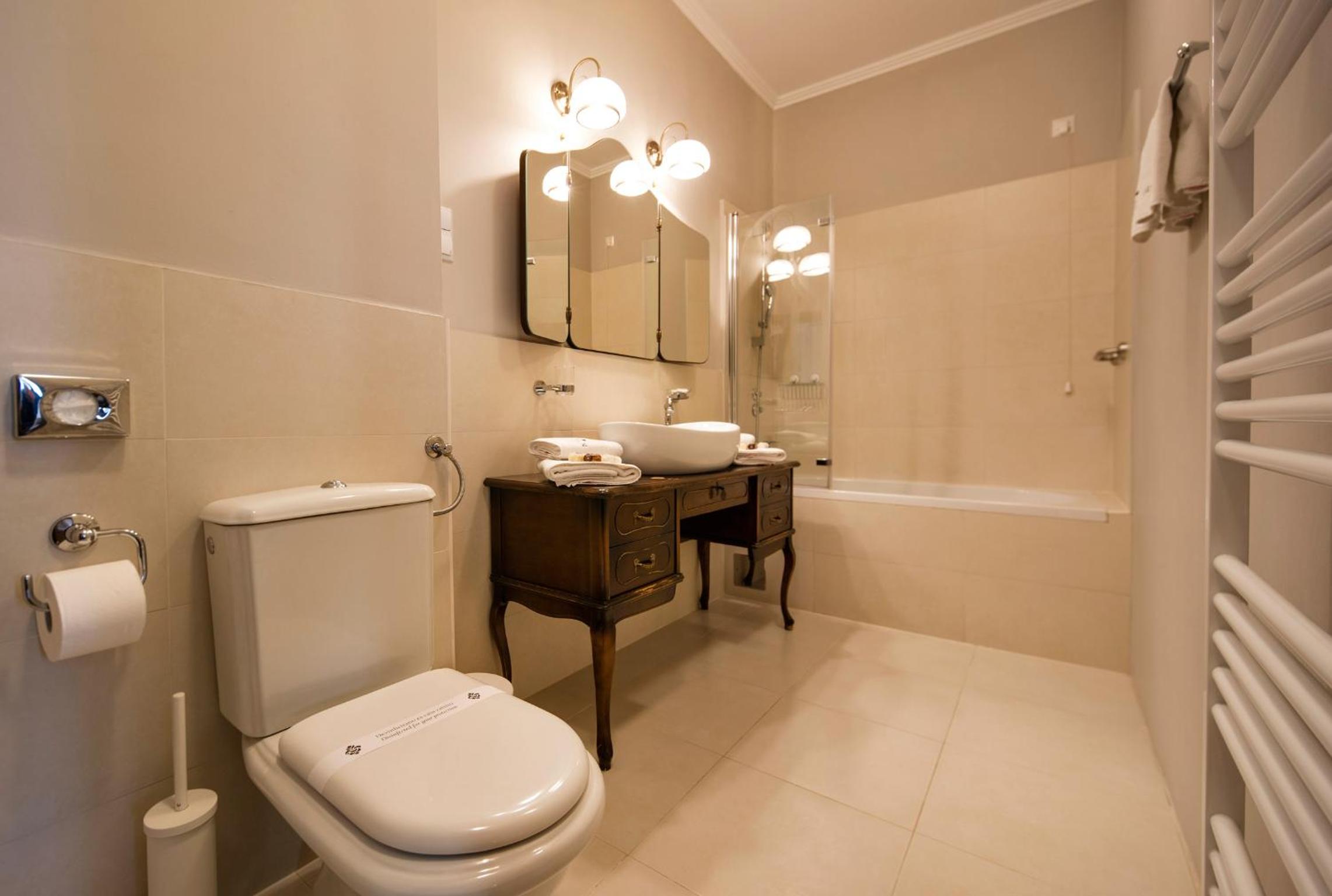 Suite - Photo 7