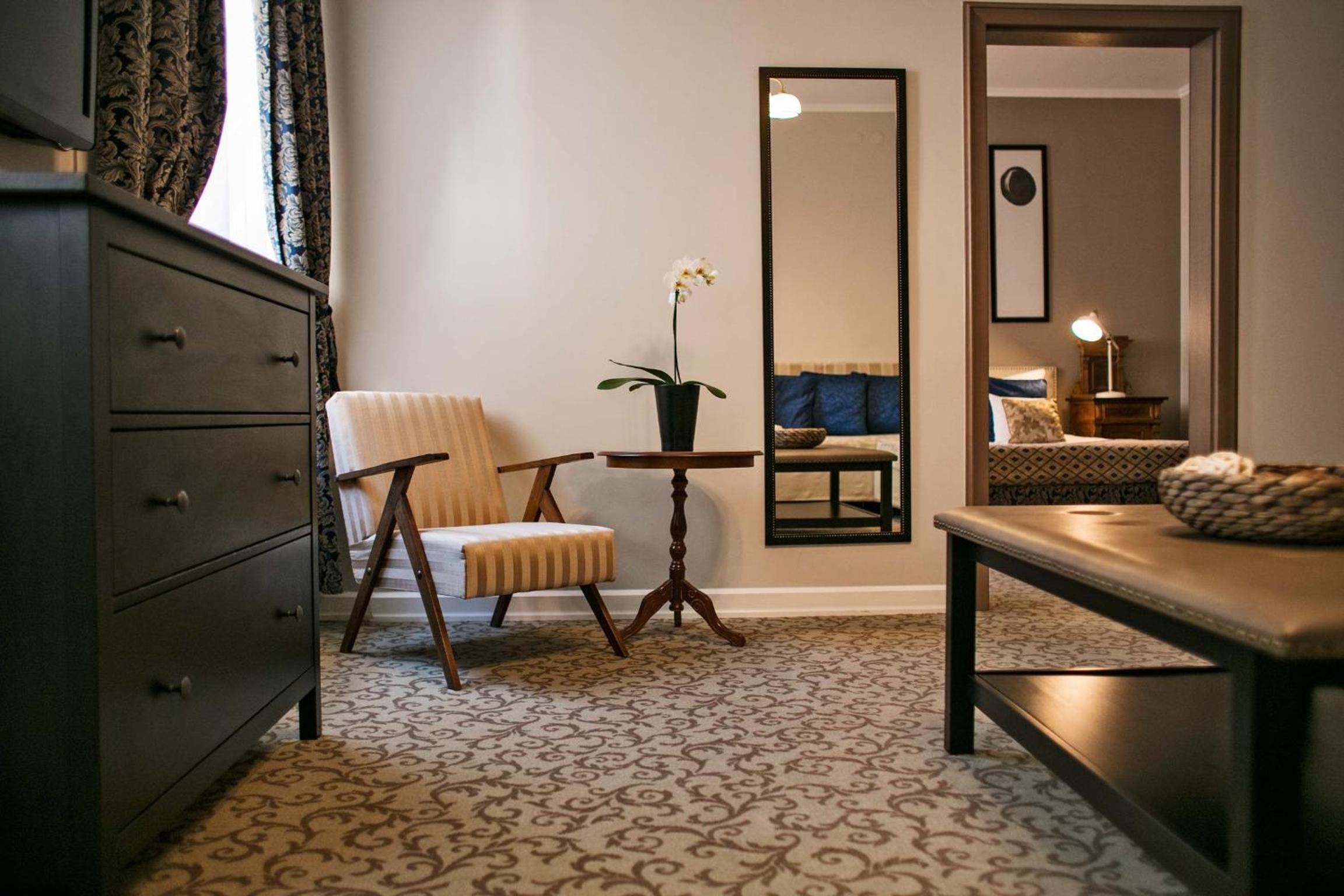 Suite - Photo 2