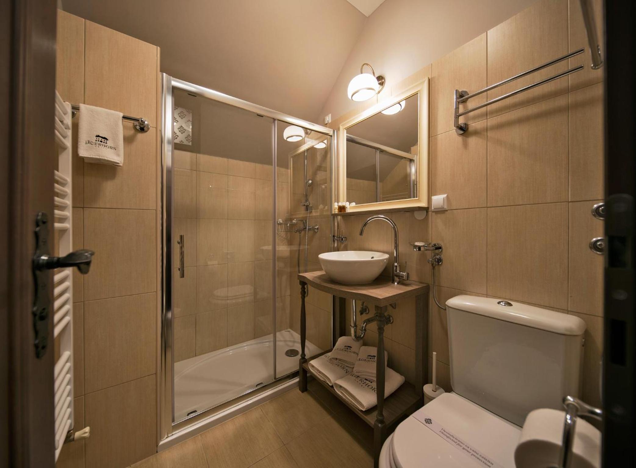 Double or Twin Room - Photo 8