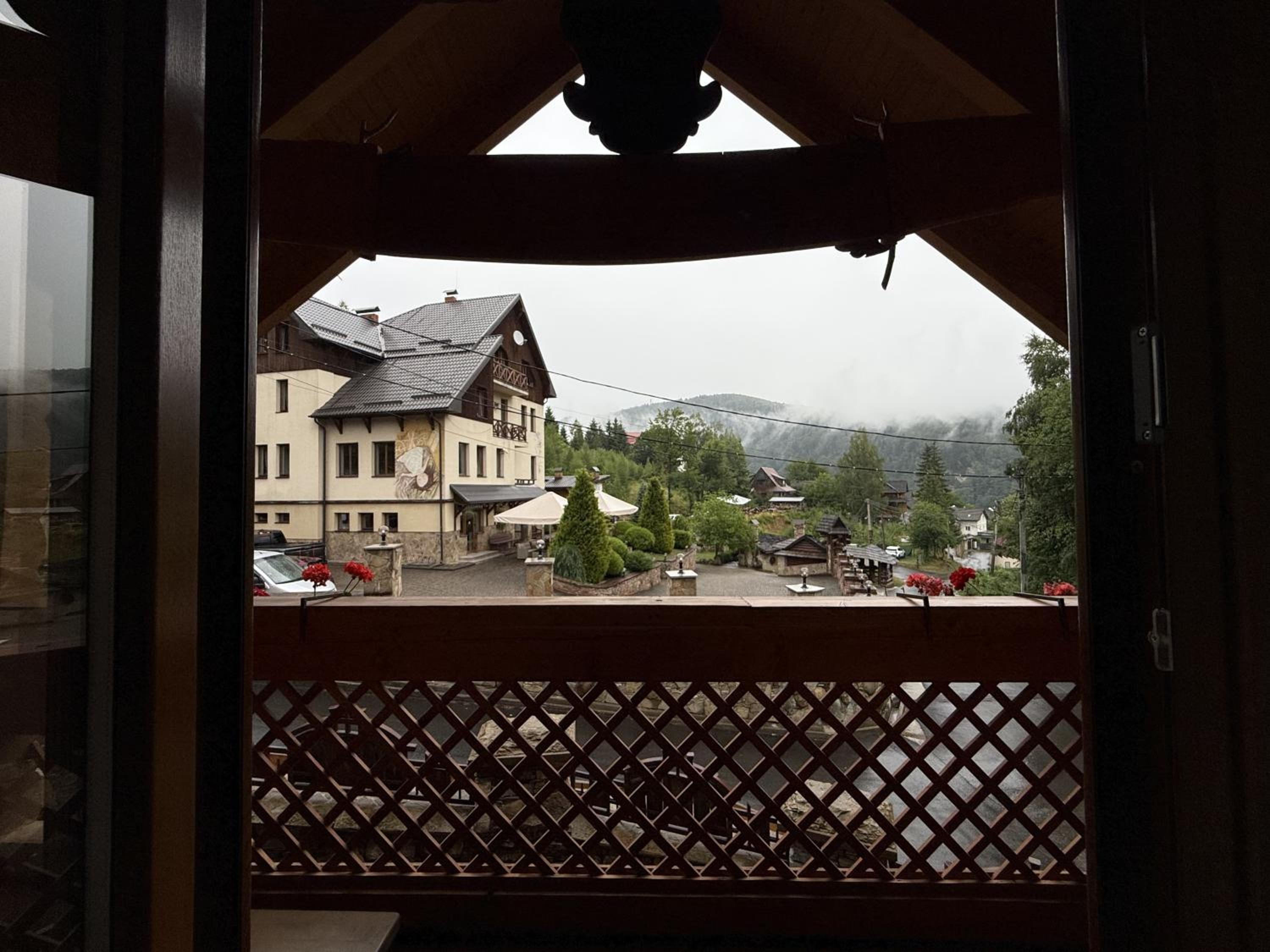 Apartment with Balcony photo 3