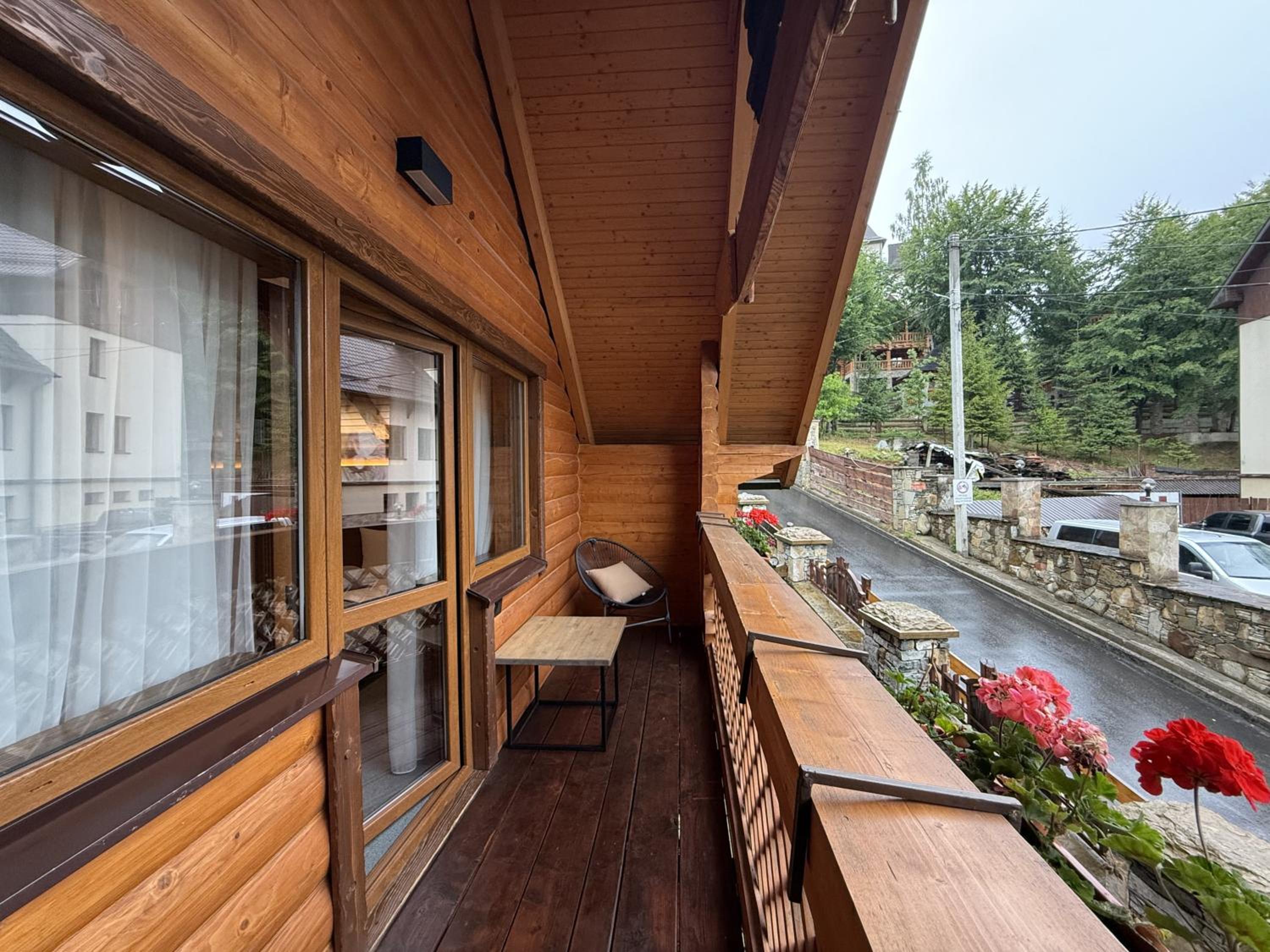Apartment with Balcony photo 2