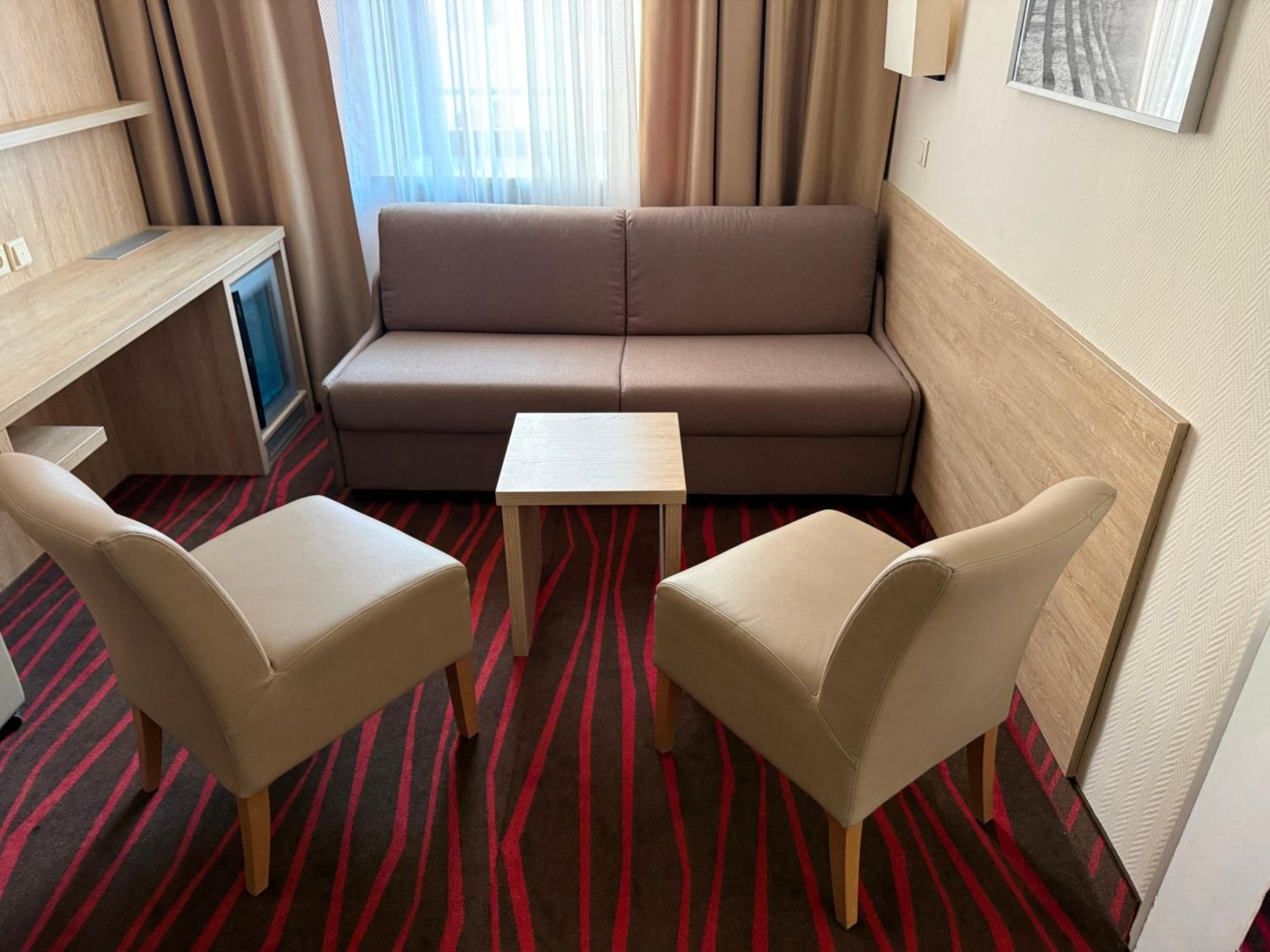 Quadruple Room (no air-condition) - Photo 5