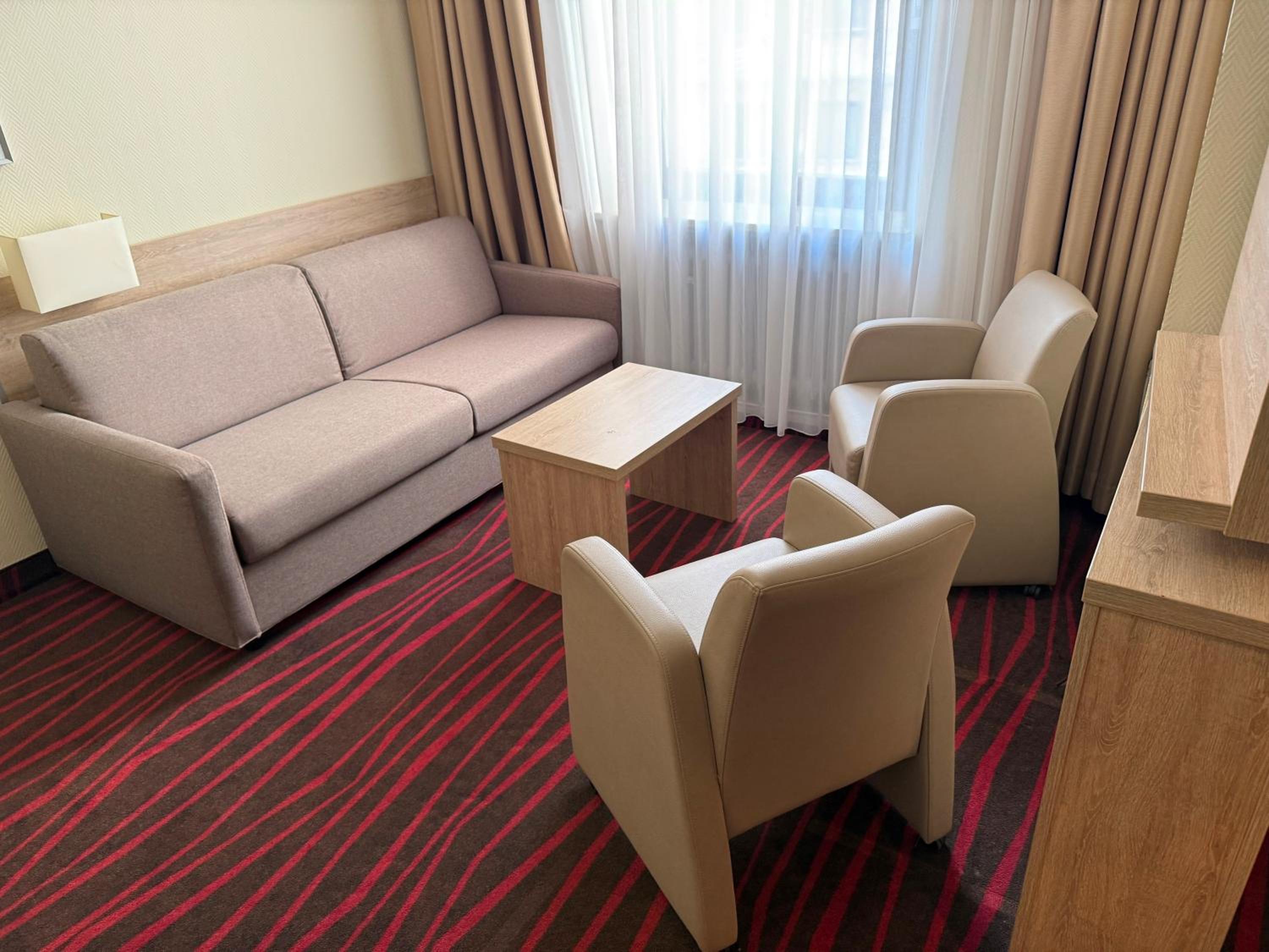 Quadruple Room (no air-condition) - Photo 6