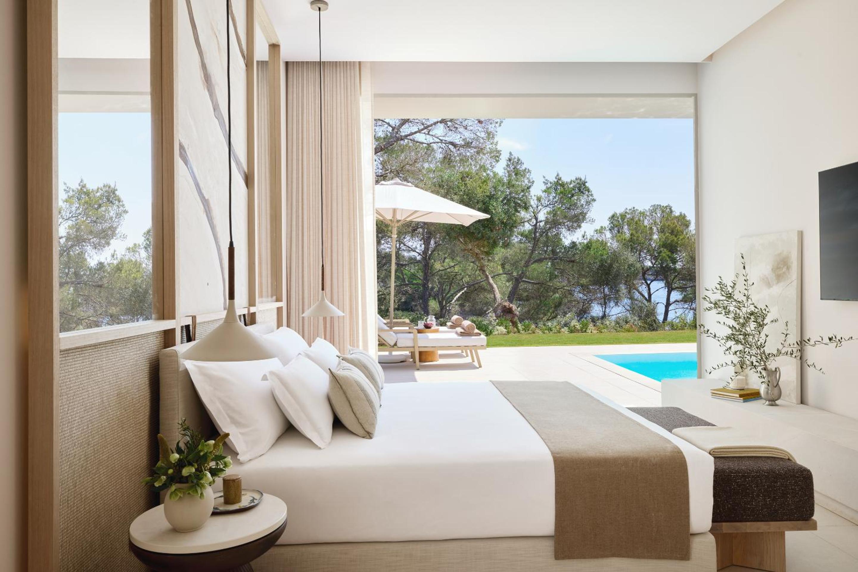 Deluxe Three Bedroom Residence Private Pool Front Coastal View