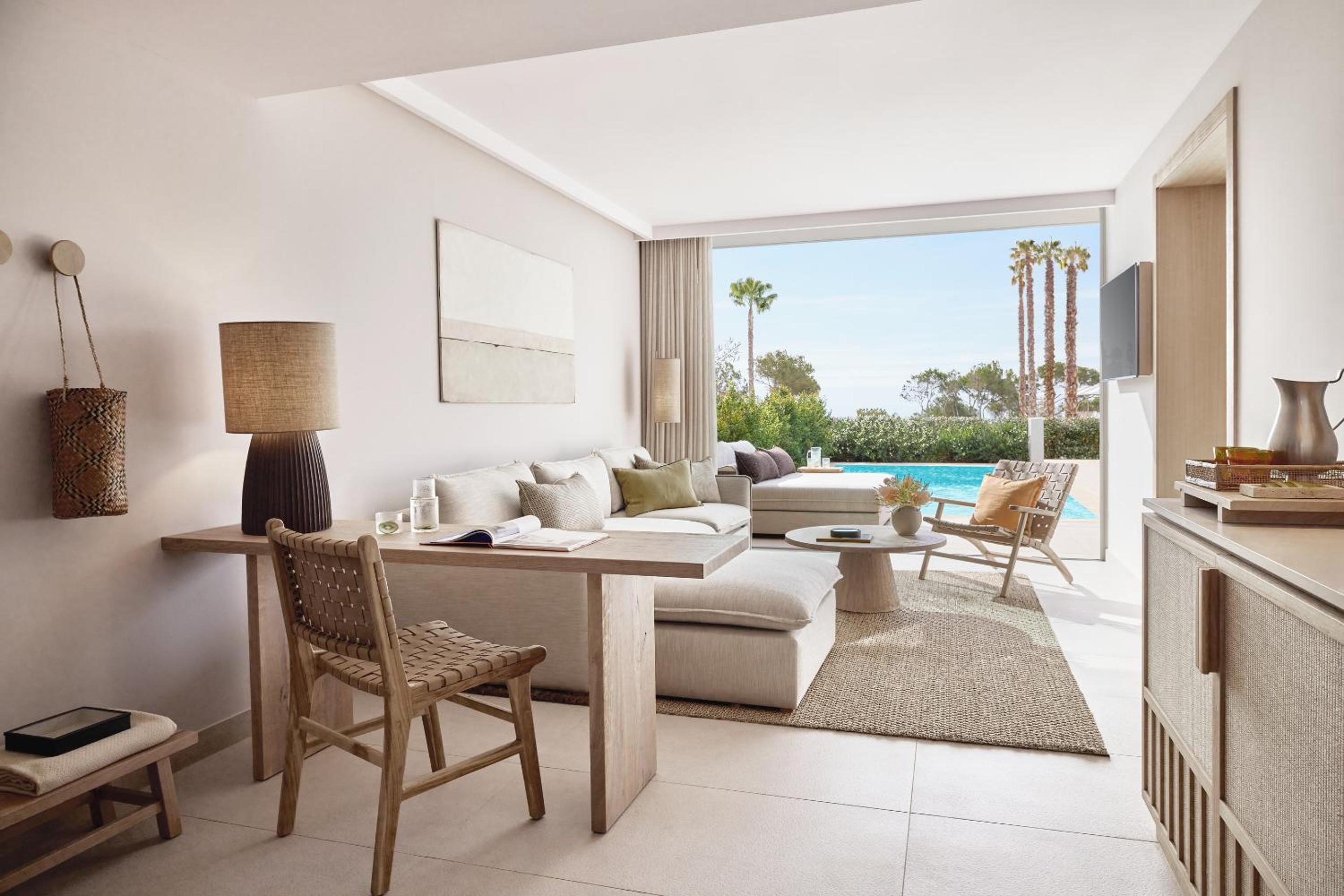 Deluxe One Bedroom Suite Private Pool Garden View
