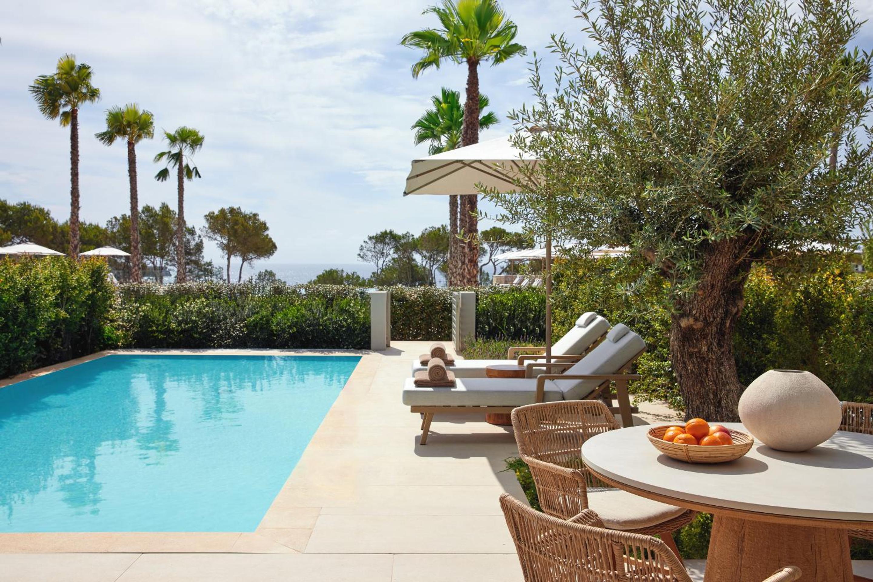 Deluxe One Bedroom Suite Private Pool Garden View